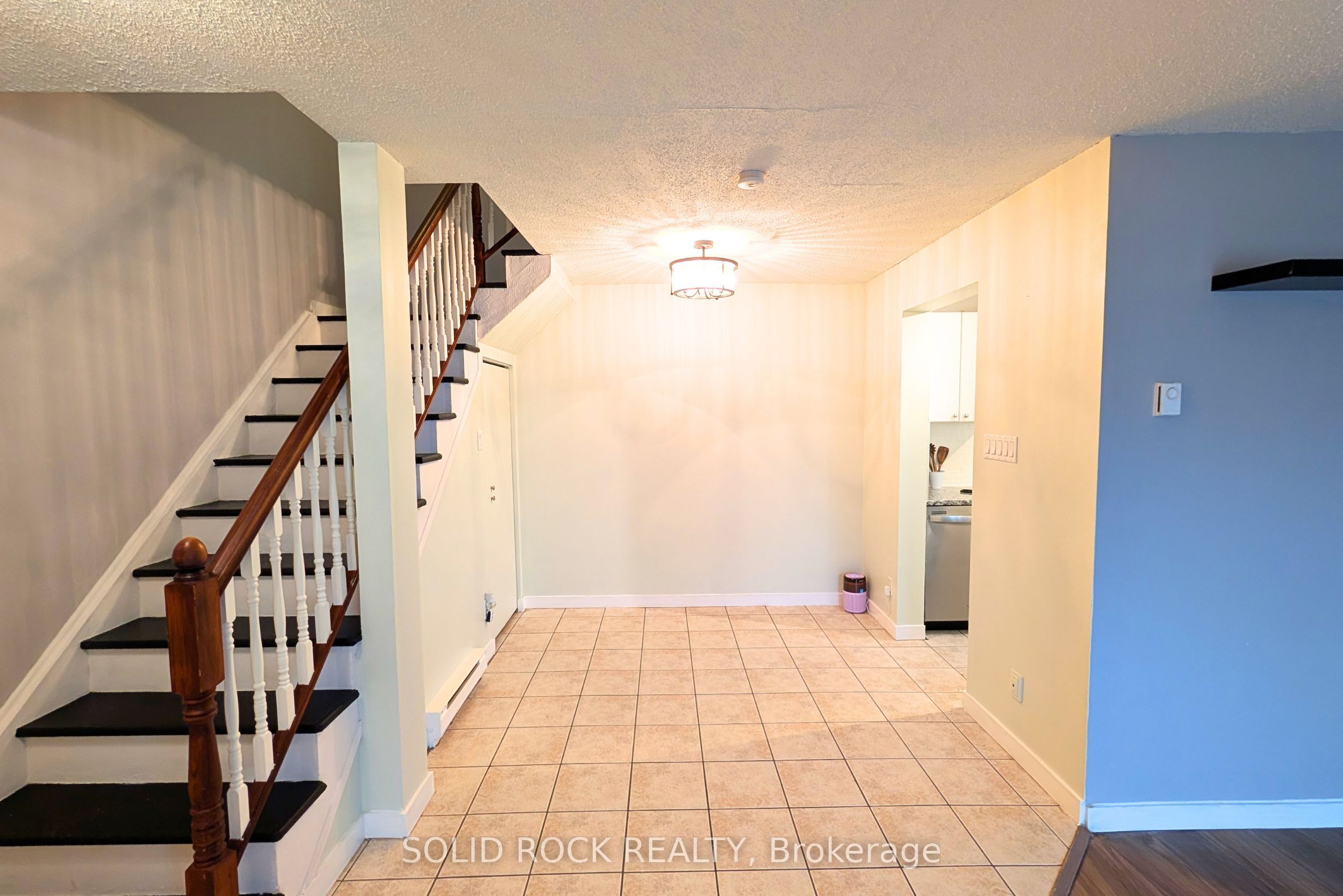 29 Woodvale Green Drive B, South of Baseline to Knoxdale, ON K2G 4H3 photo 4