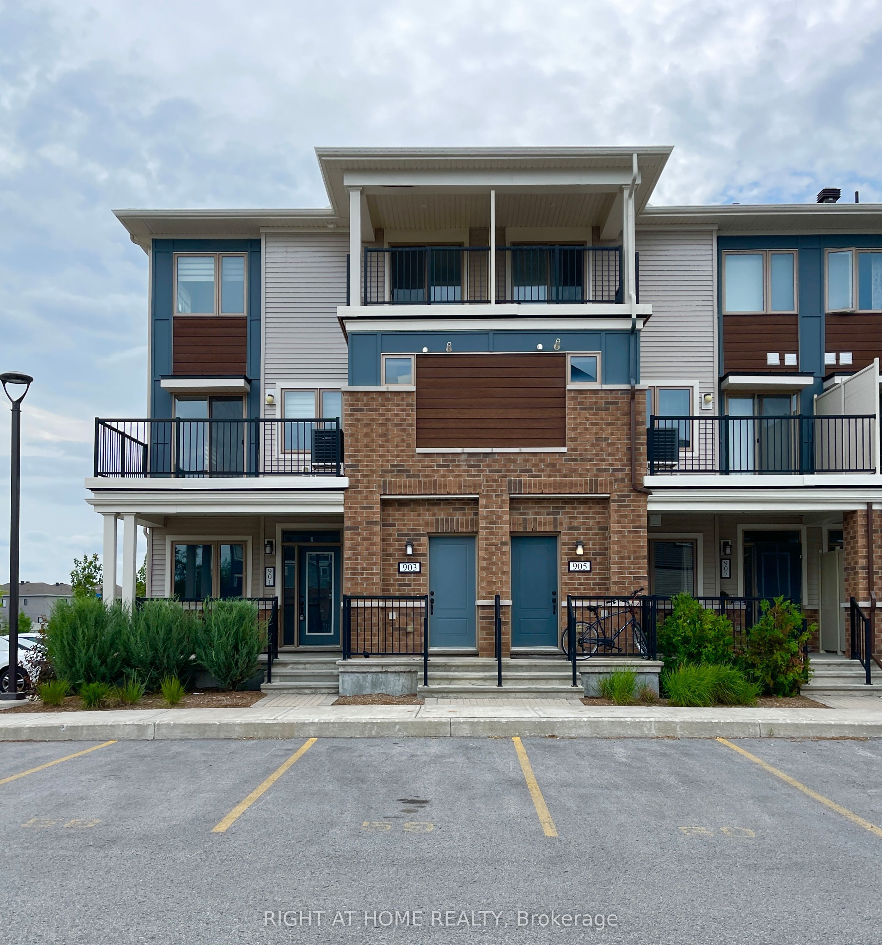 903 Nautilus Private, Kanata, ON K2V 0S5