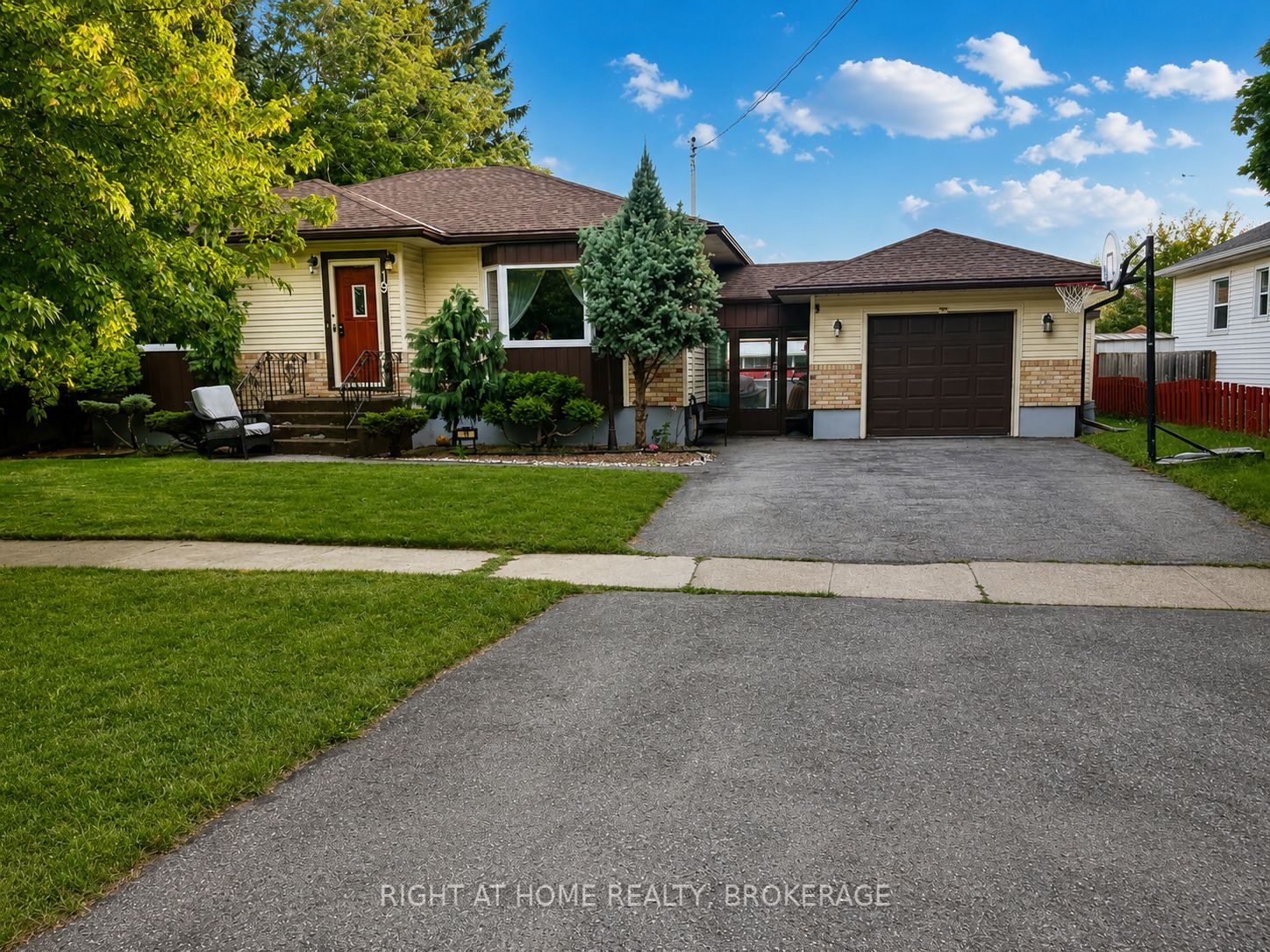 19 WHITE Street, St. Catharines, ON L2N 1Z3