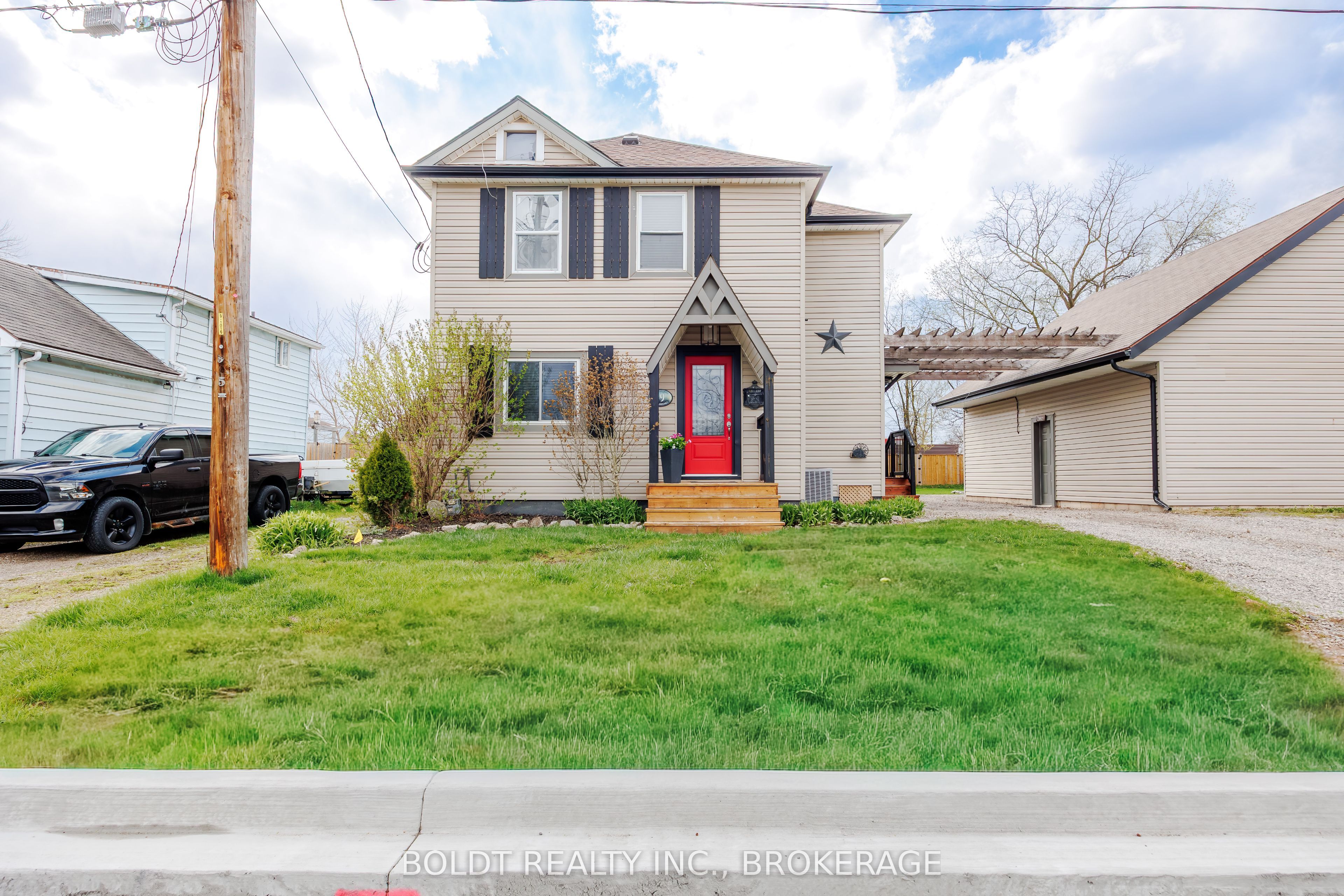 19 Patricia Avenue, Welland, ON L3C 1E7