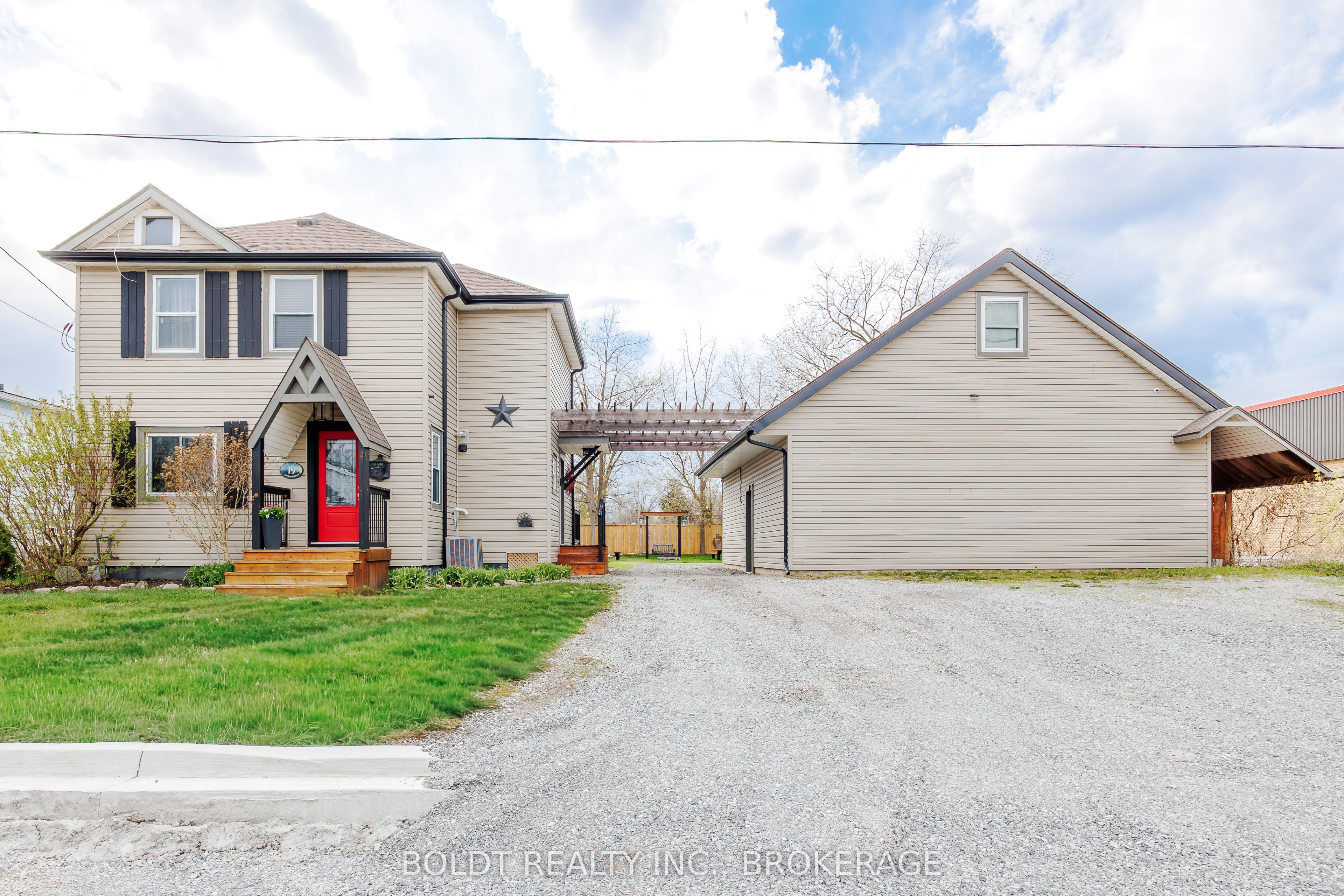19 Patricia Avenue, Welland, ON L3C 1E7 photo 2