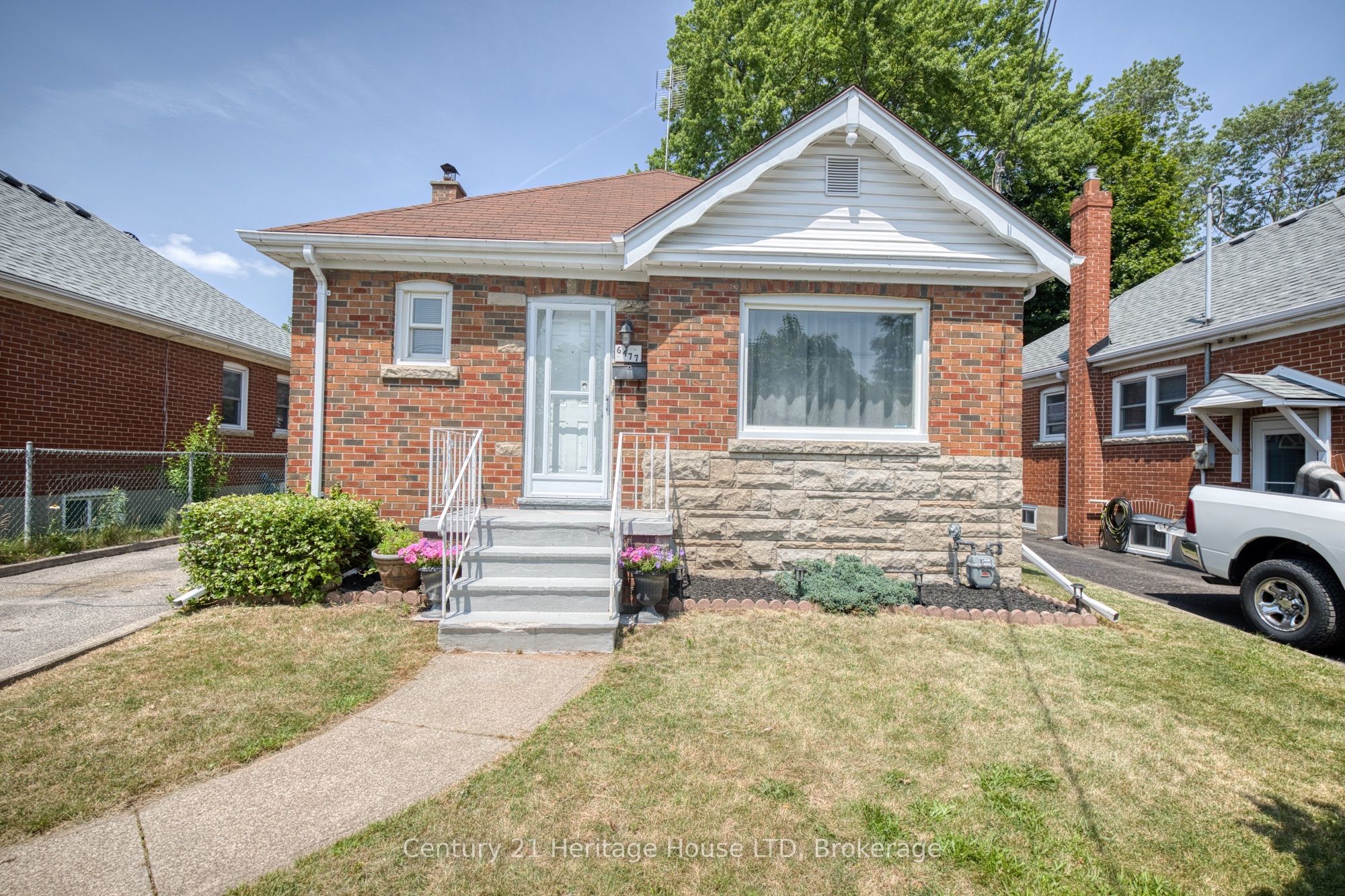 6477 Barker Street, Niagara Falls, ON L2G 1Y6 photo 2