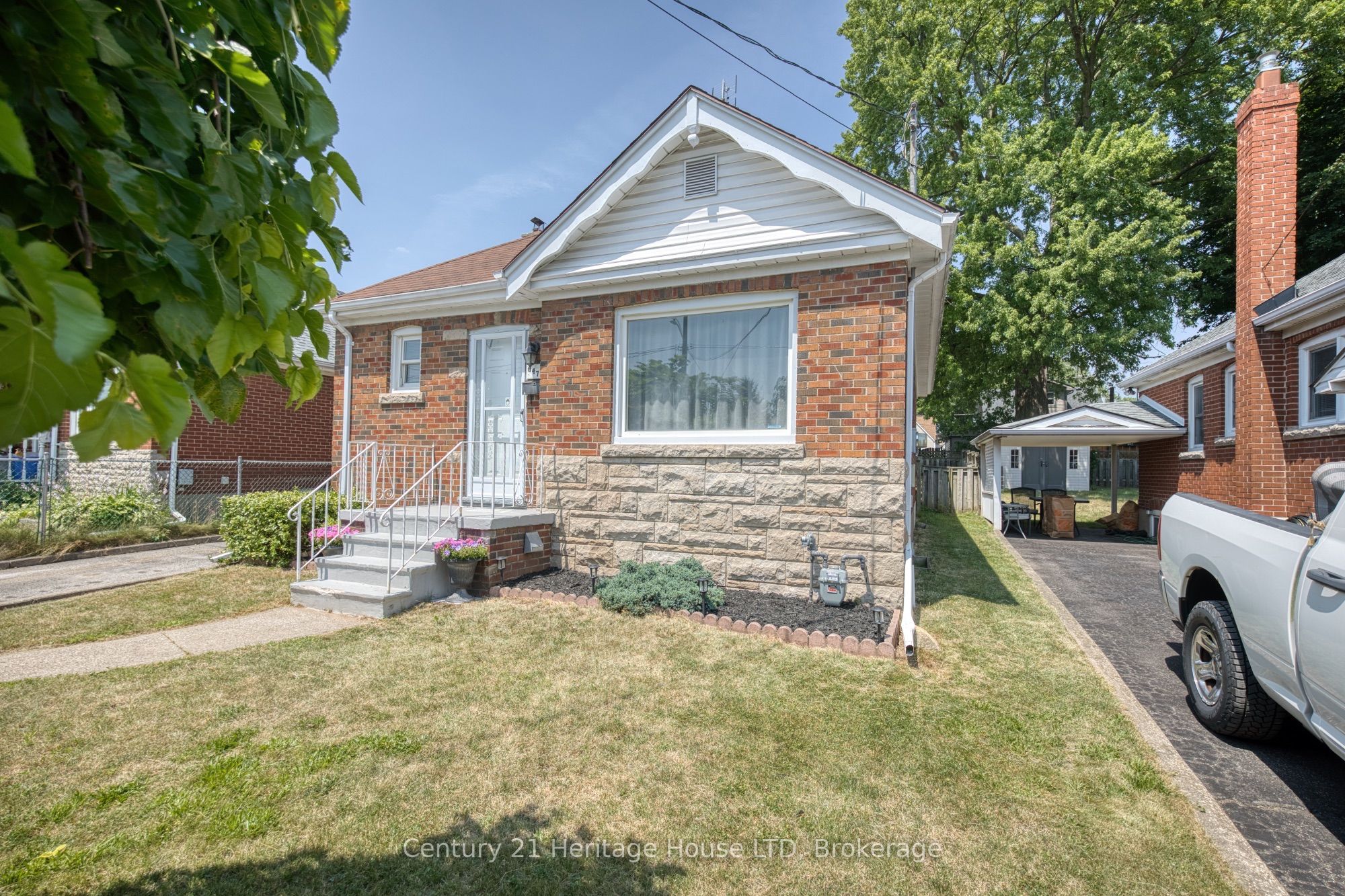 6477 Barker Street, Niagara Falls, ON L2G 1Y6 photo 3