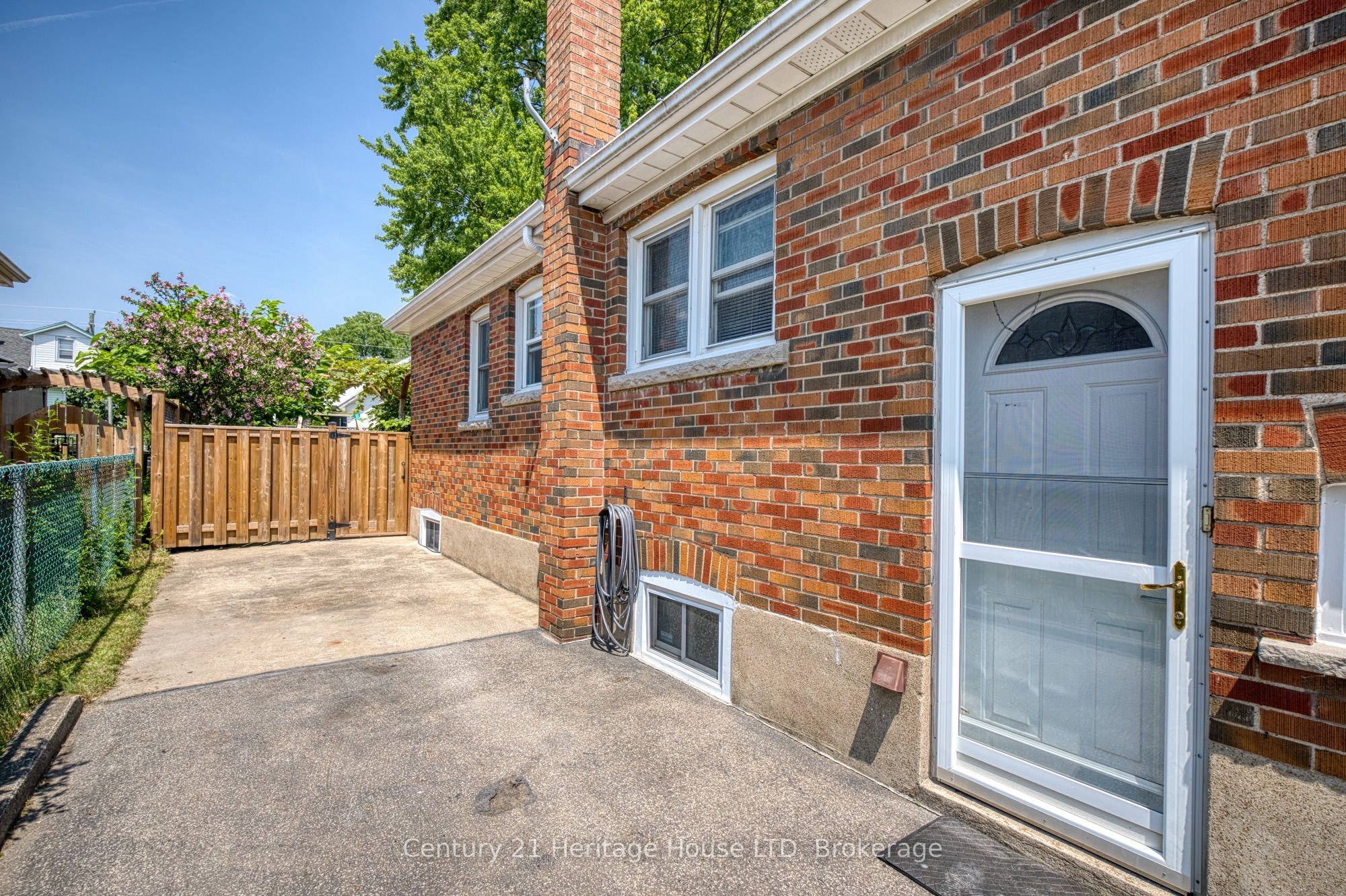 6477 Barker Street, Niagara Falls, ON L2G 1Y6 photo 4