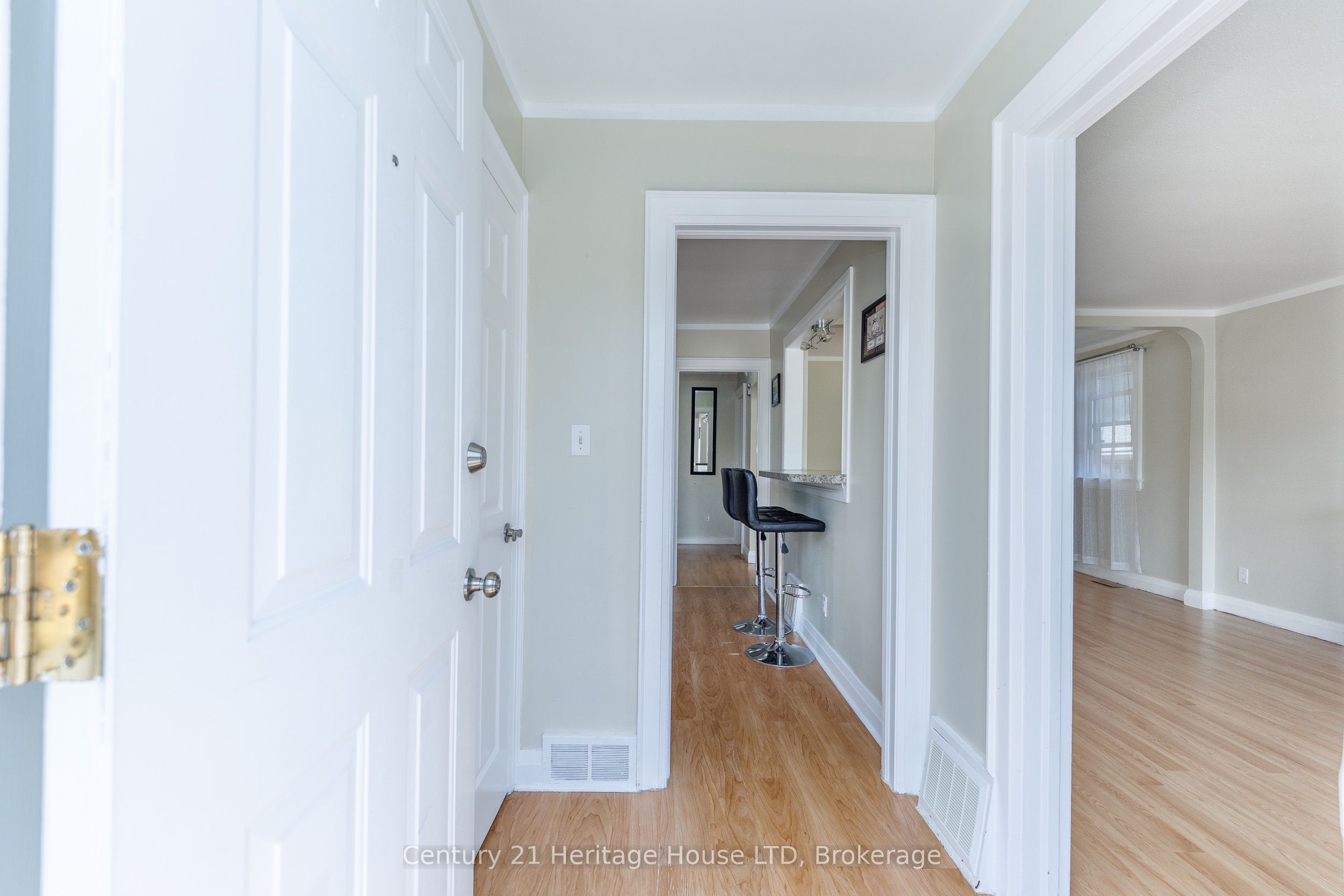 6477 Barker Street, Niagara Falls, ON L2G 1Y6 photo 5