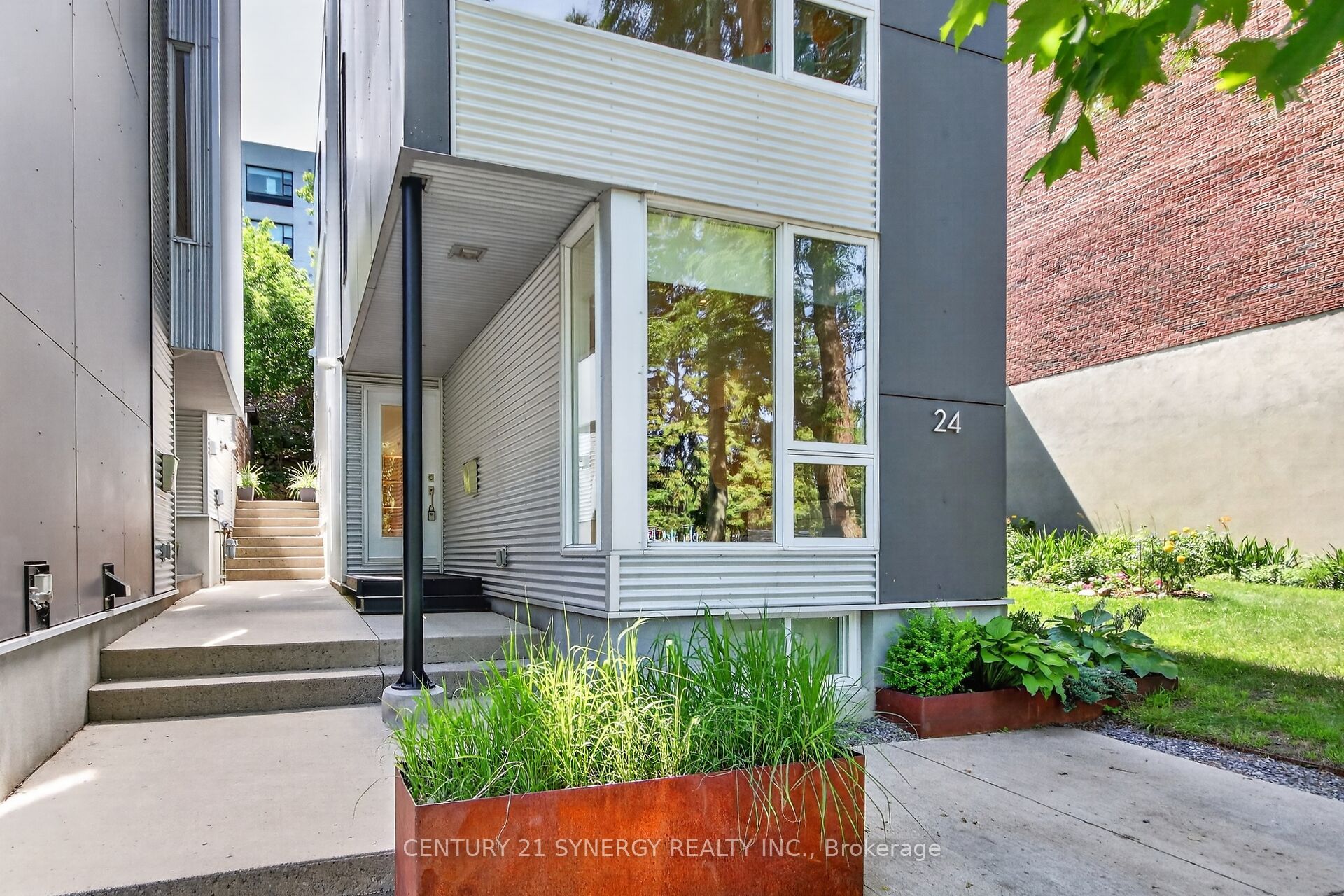 24 Stonehurst Avenue, West Centre Town, ON K1Y 1R4 photo 3