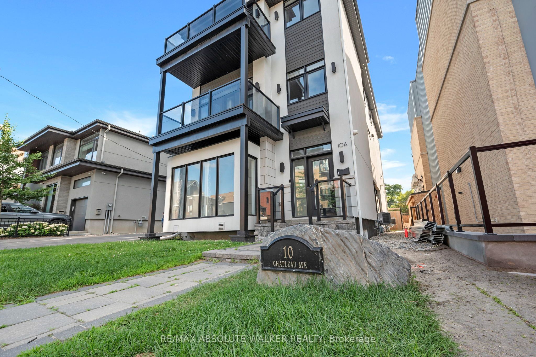 10 Chapleau Avenue A, Vanier and Kingsview Park, ON K1M 1E3 photo 4