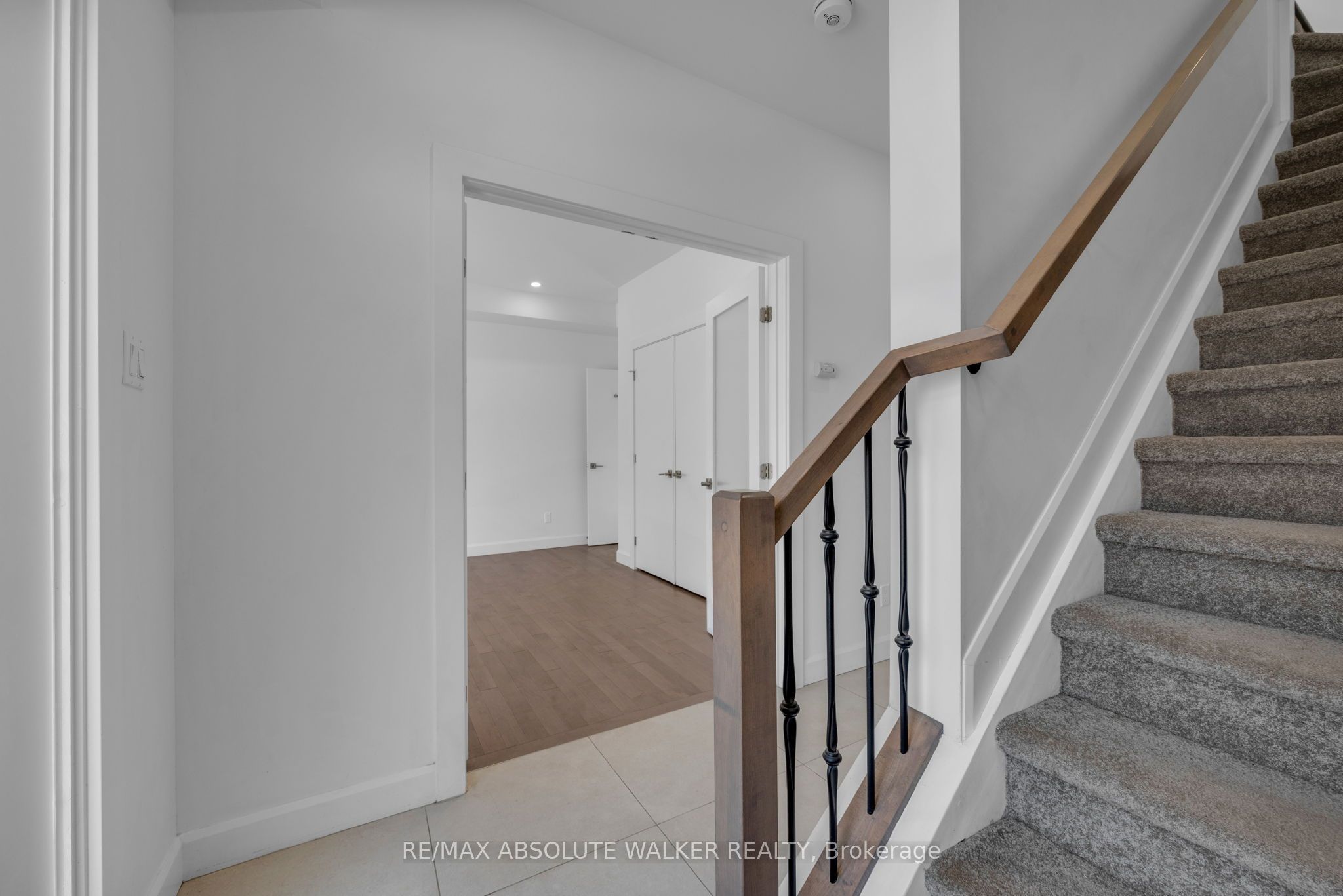 10 Chapleau Avenue A, Vanier and Kingsview Park, ON K1M 1E3 photo 5