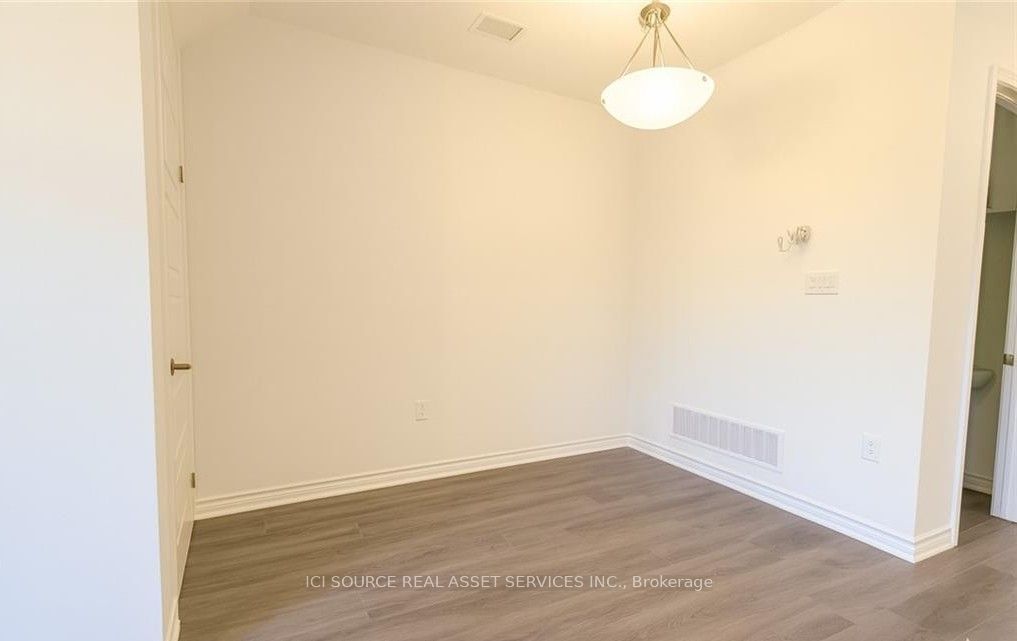 933 Amand Drive, Kitchener, ON N2E 3Y2 photo 4