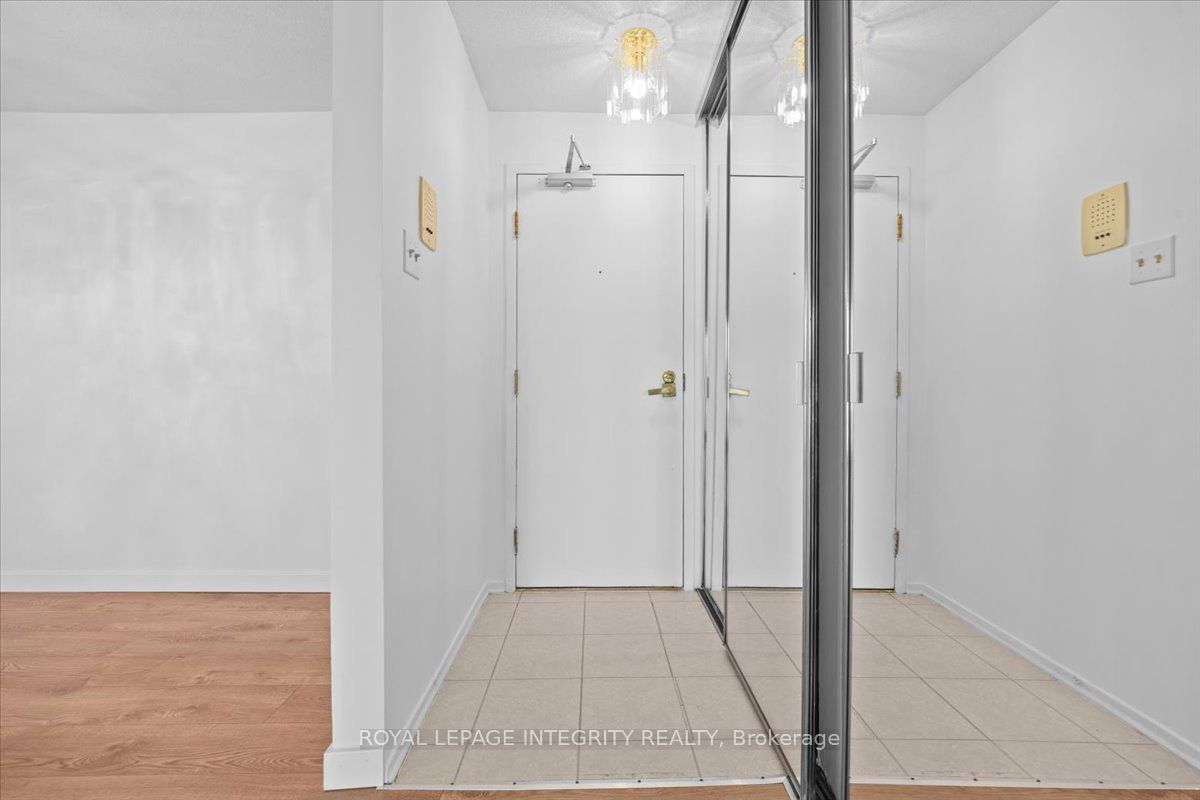 6470 Bilberry Drive 207, Orleans - Convent Glen and Area, ON K1C 4P1 photo 3