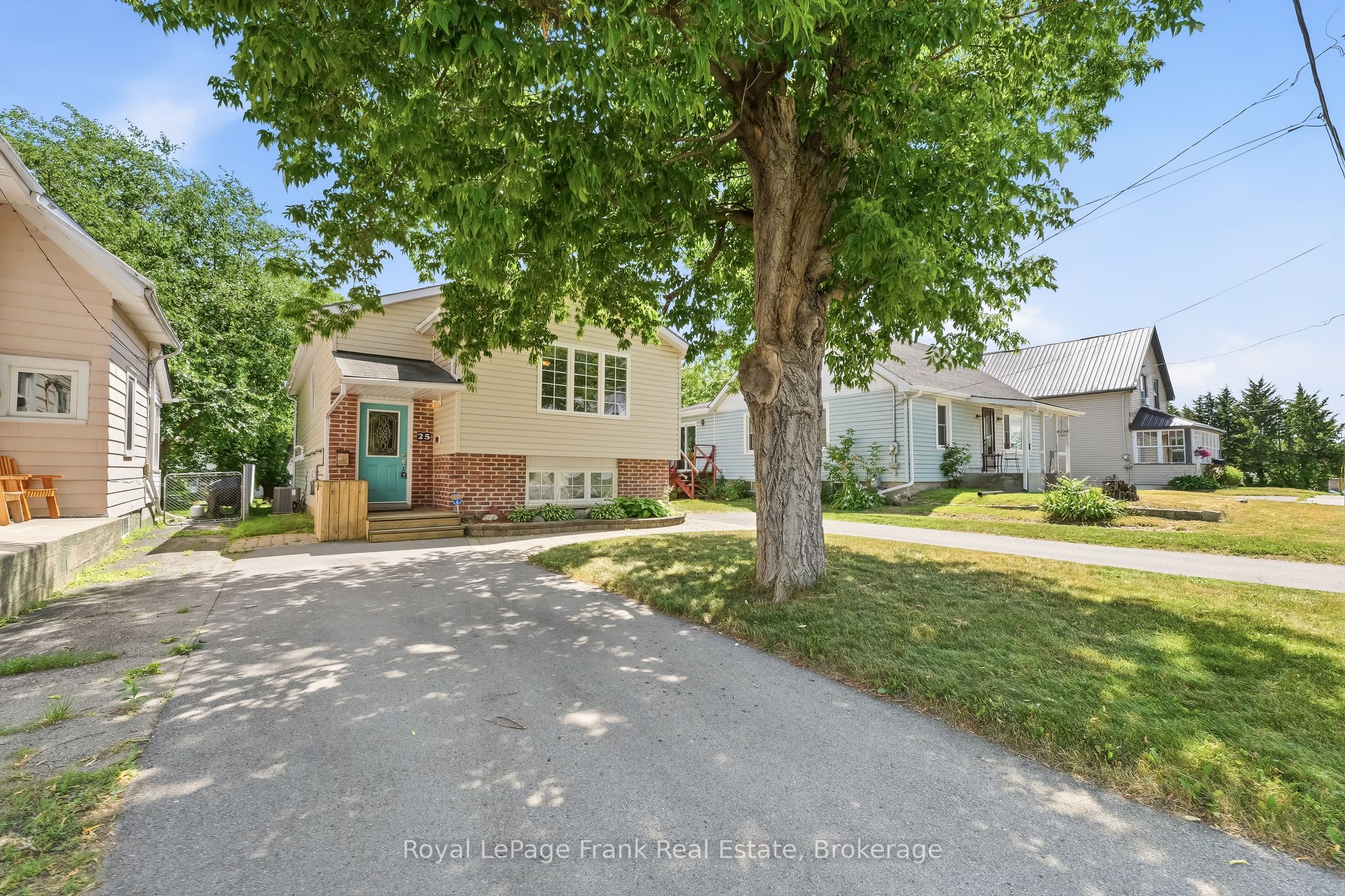 25 Barbara Street, Quinte West, ON K8V 1Z6 photo 3