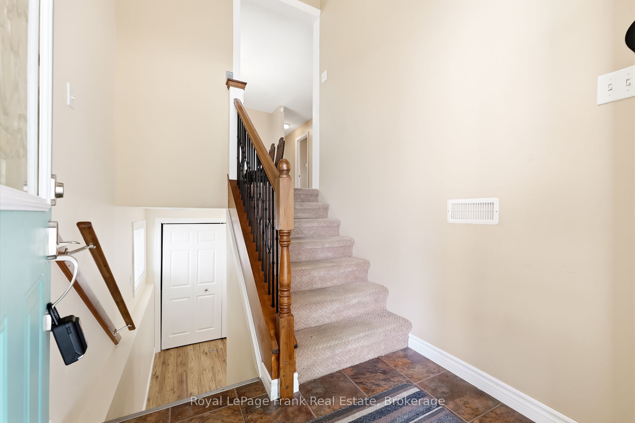 25 Barbara Street, Quinte West, ON K8V 1Z6 photo 4