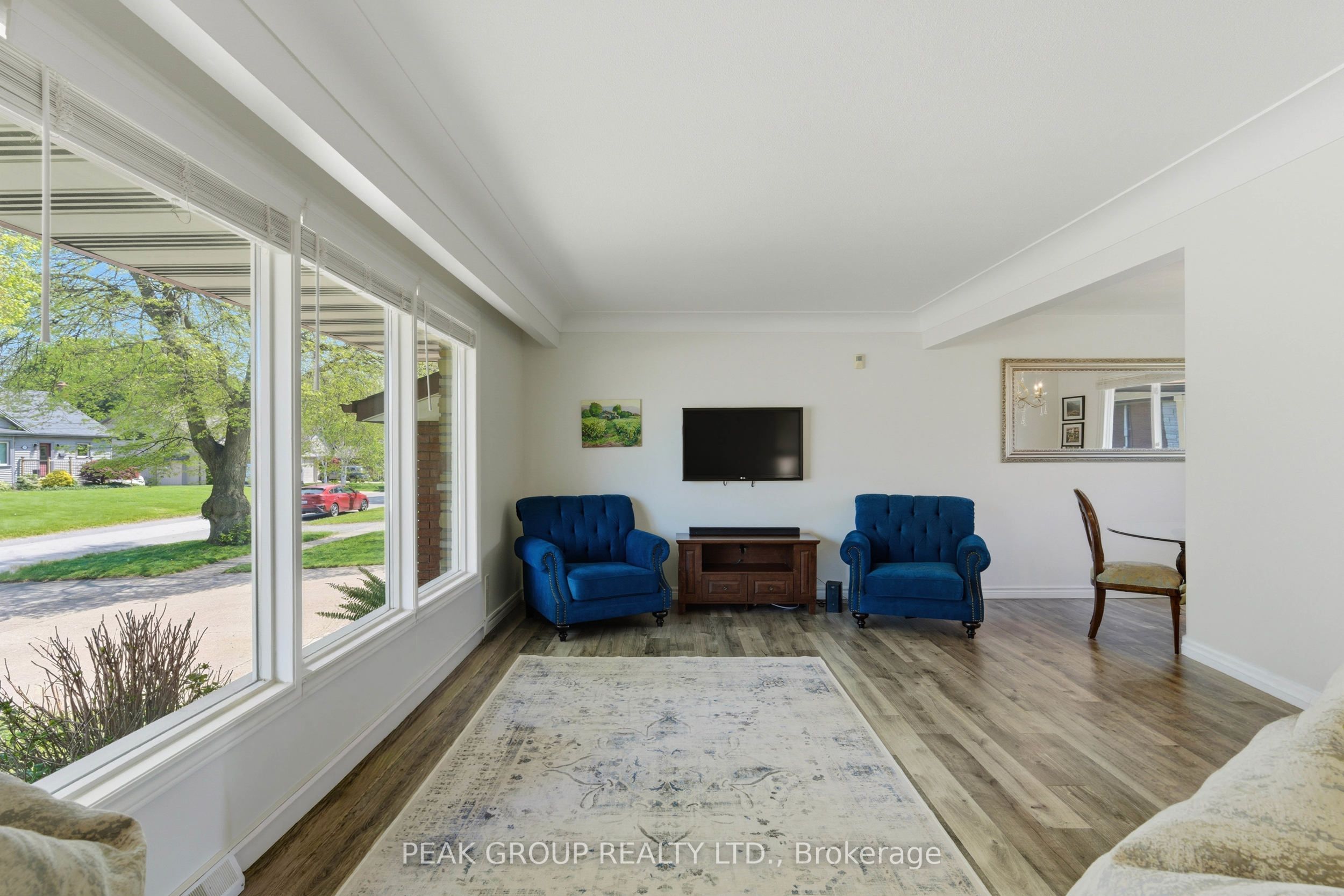 6408 Gore Street, Niagara Falls, ON L2J 1X8 photo 5