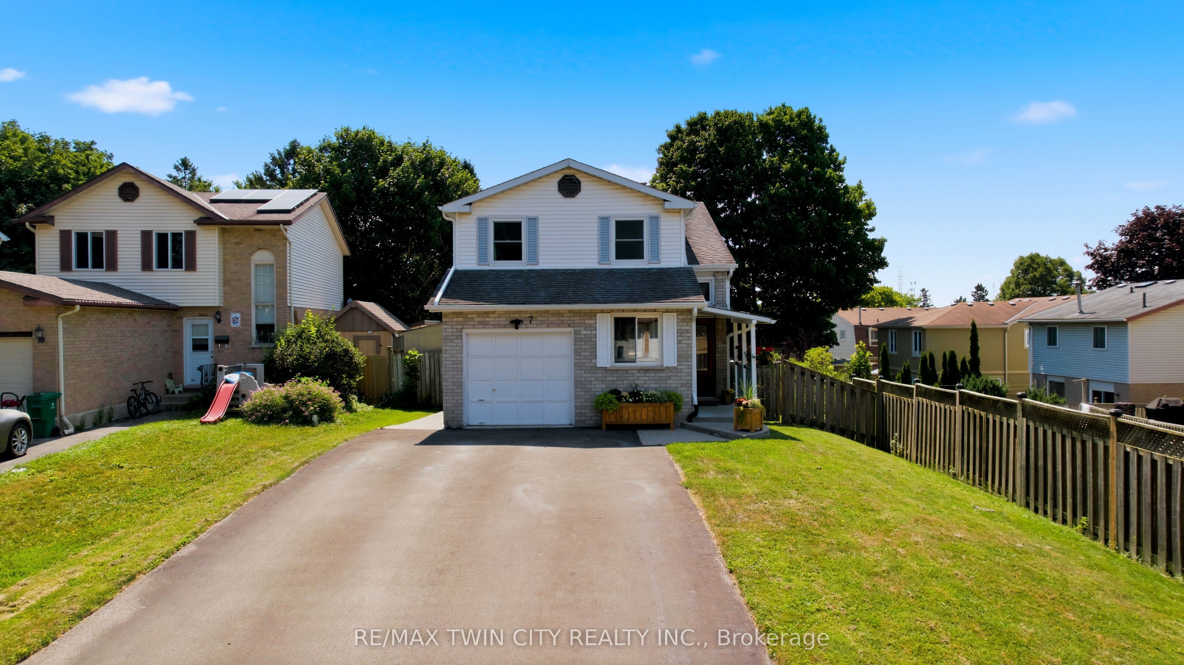 7 Glendan Court, Cambridge, ON N1R 7N4
