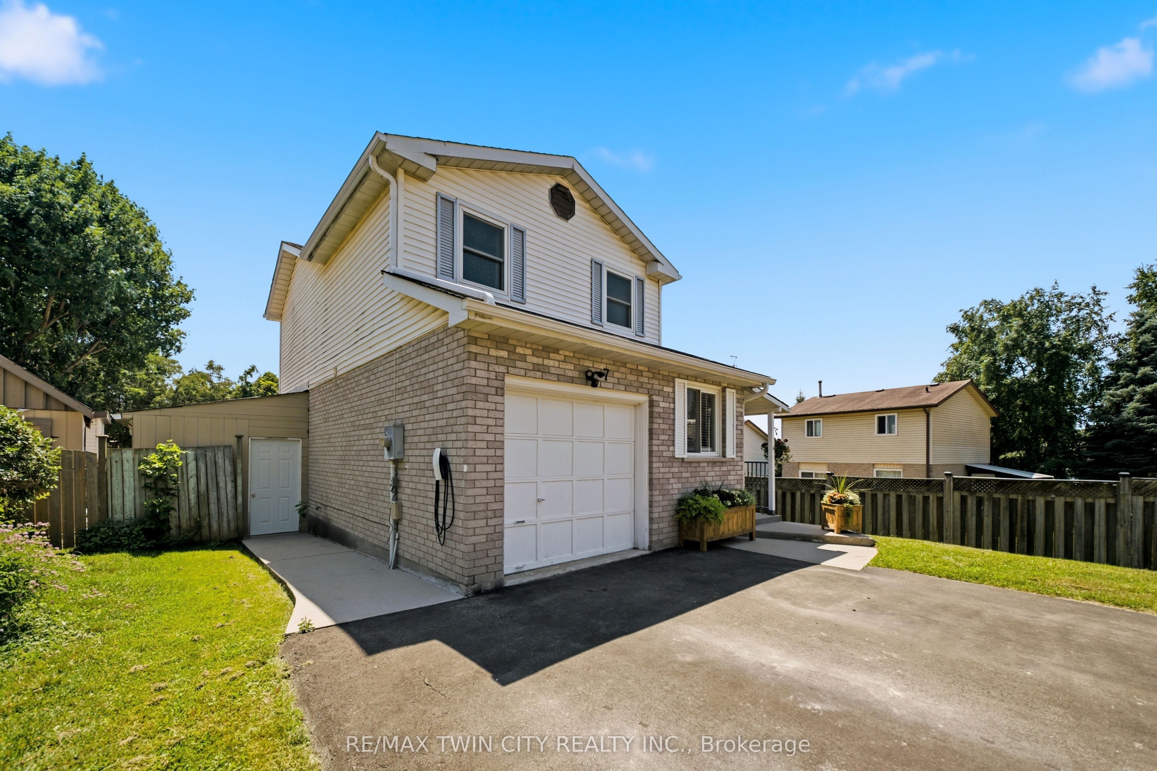 7 Glendan Court, Cambridge, ON N1R 7N4 photo 4