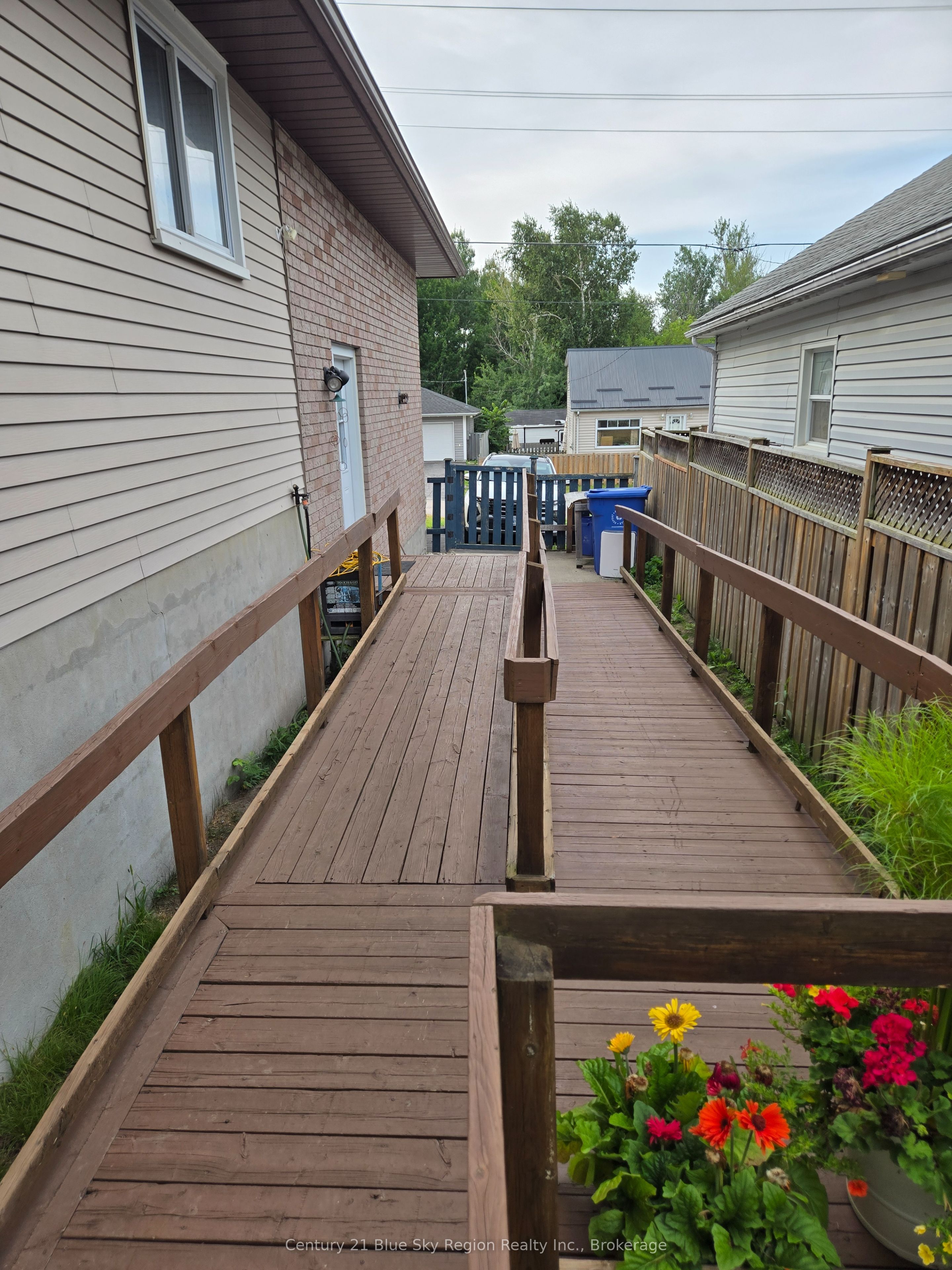 996 Metcalfe Street, North Bay, ON P1B 2R3 photo 3