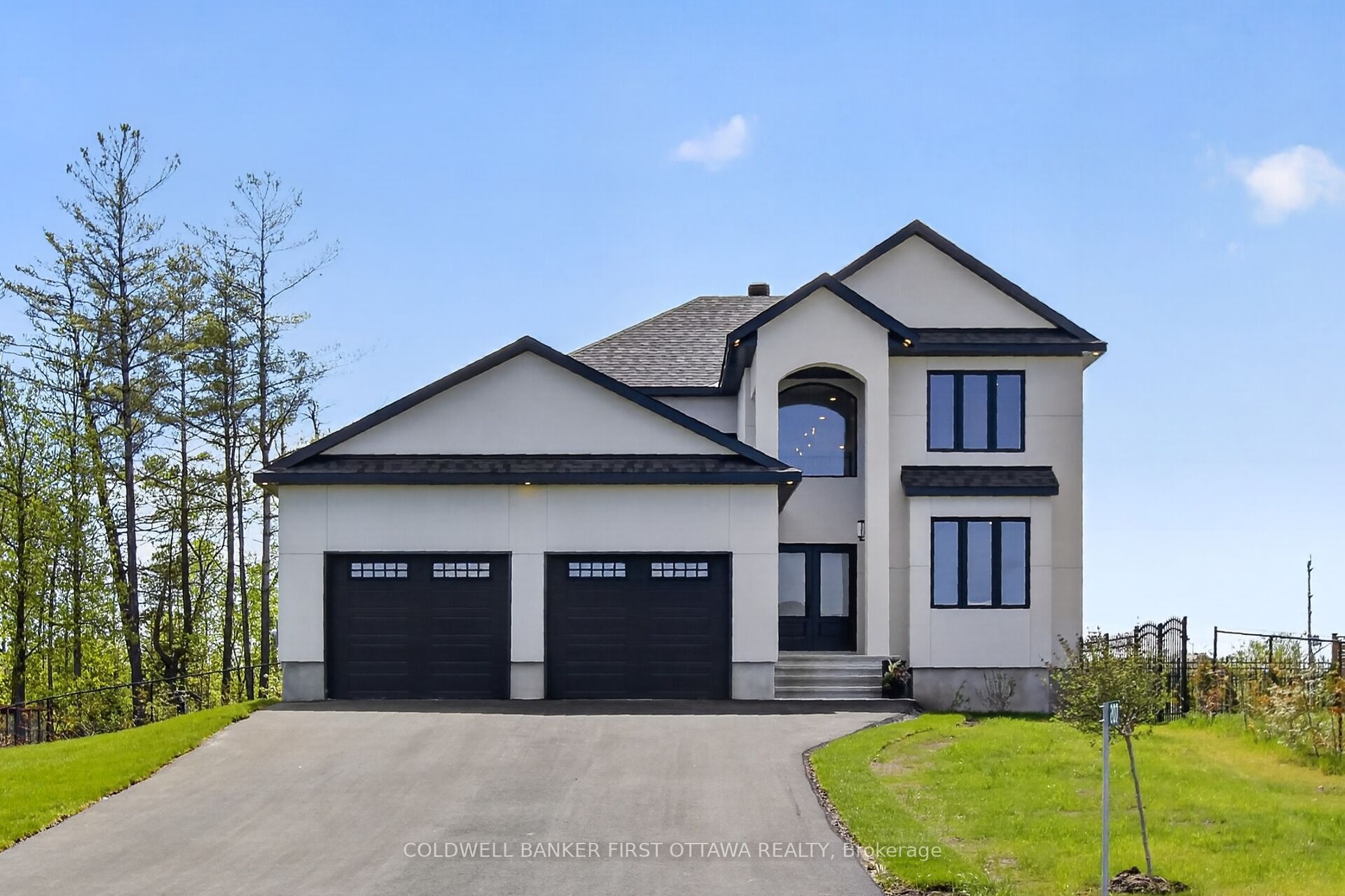 207 Owen Lucas Street, McNab/Braeside, ON K7S 3G8