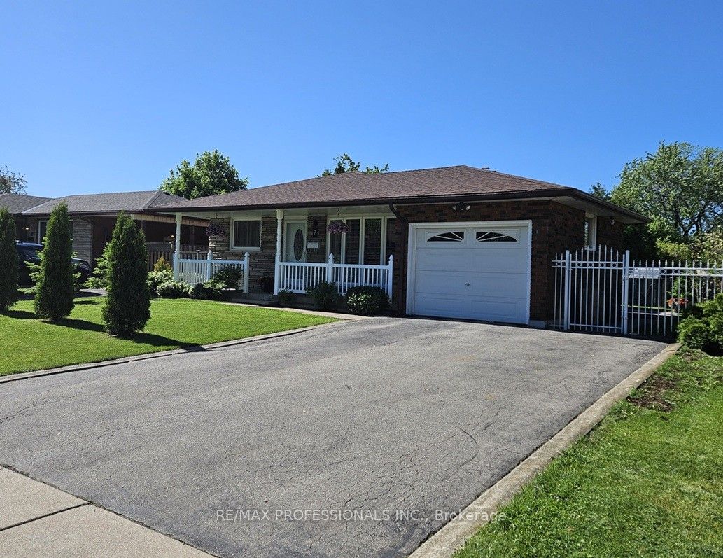 7 Berko Avenue, Hamilton, ON L8V 2P8 photo 3
