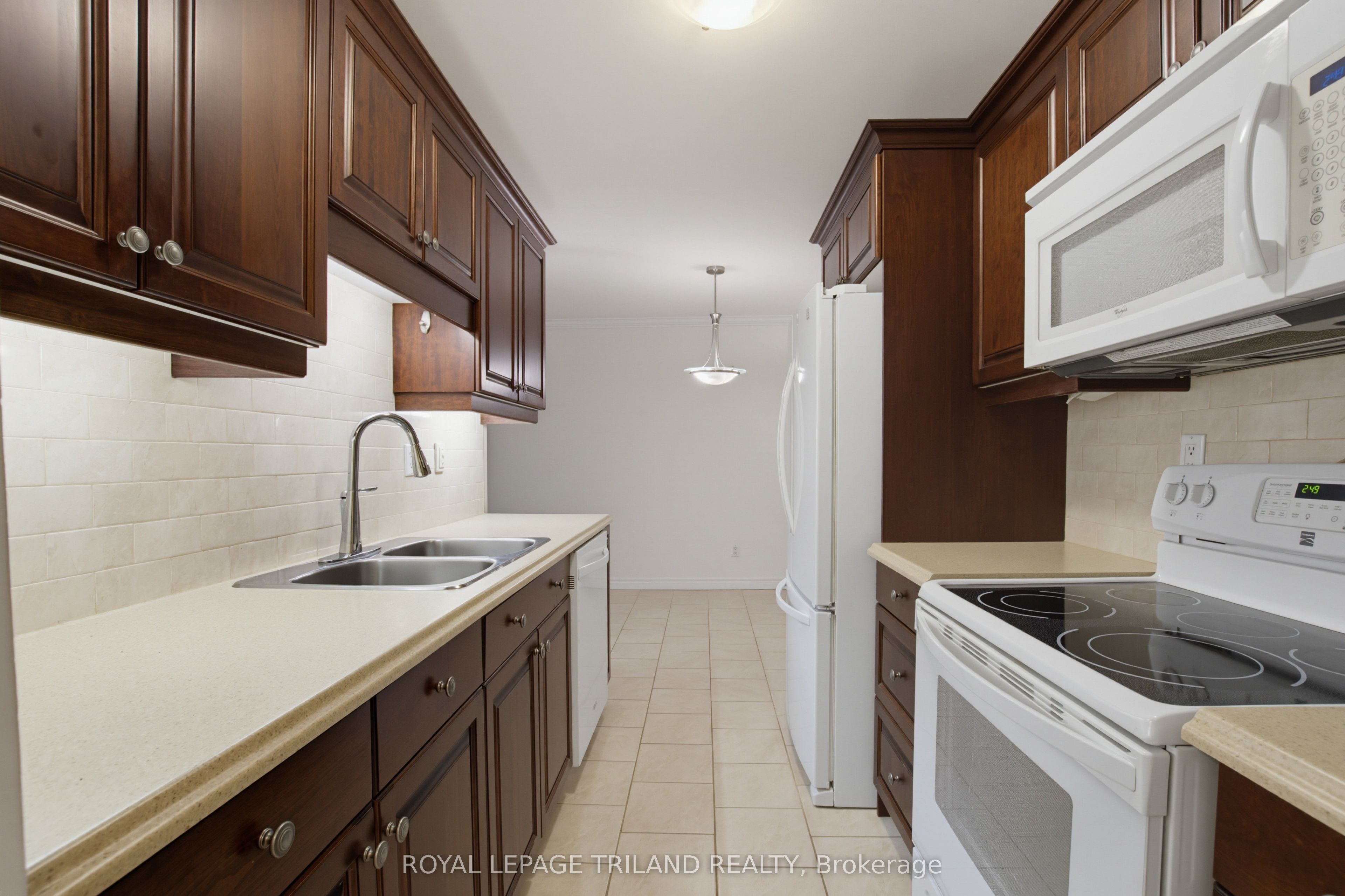 91 Spruce Street W 104, Aylmer, ON N5H 1B4 photo 2
