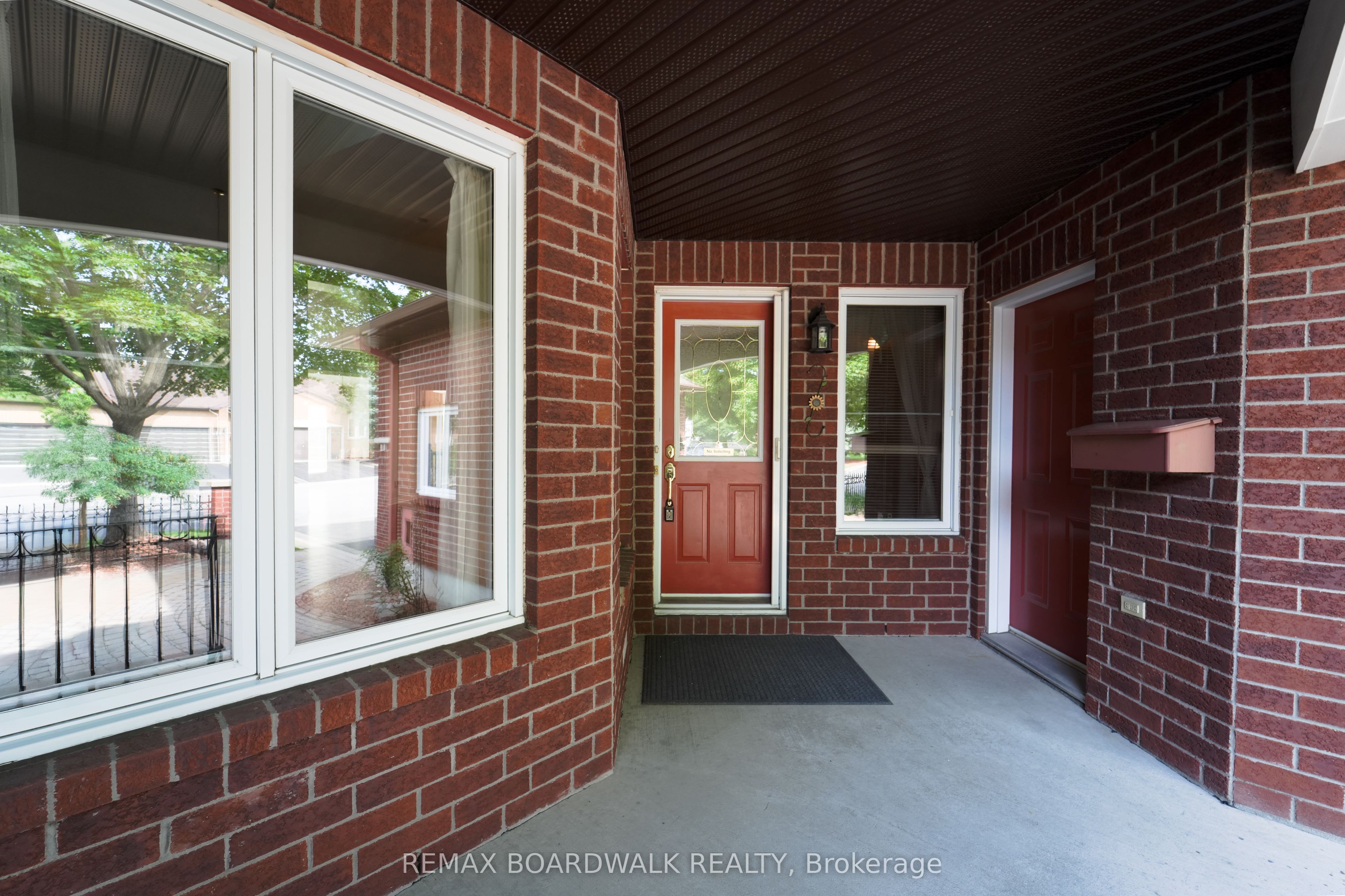 3 Coulson Court, Kanata, ON K2K 2X8 photo 4