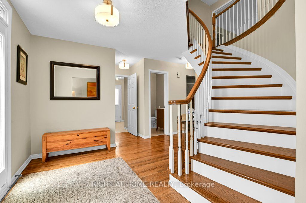 6191 Ravine Way, Orleans - Convent Glen and Area, ON K1C 2V5 photo 4
