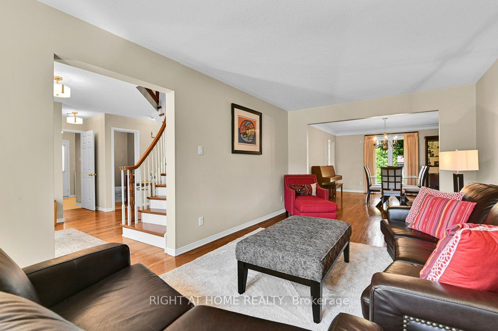 6191 Ravine Way, Orleans - Convent Glen and Area, ON K1C 2V5 photo 5