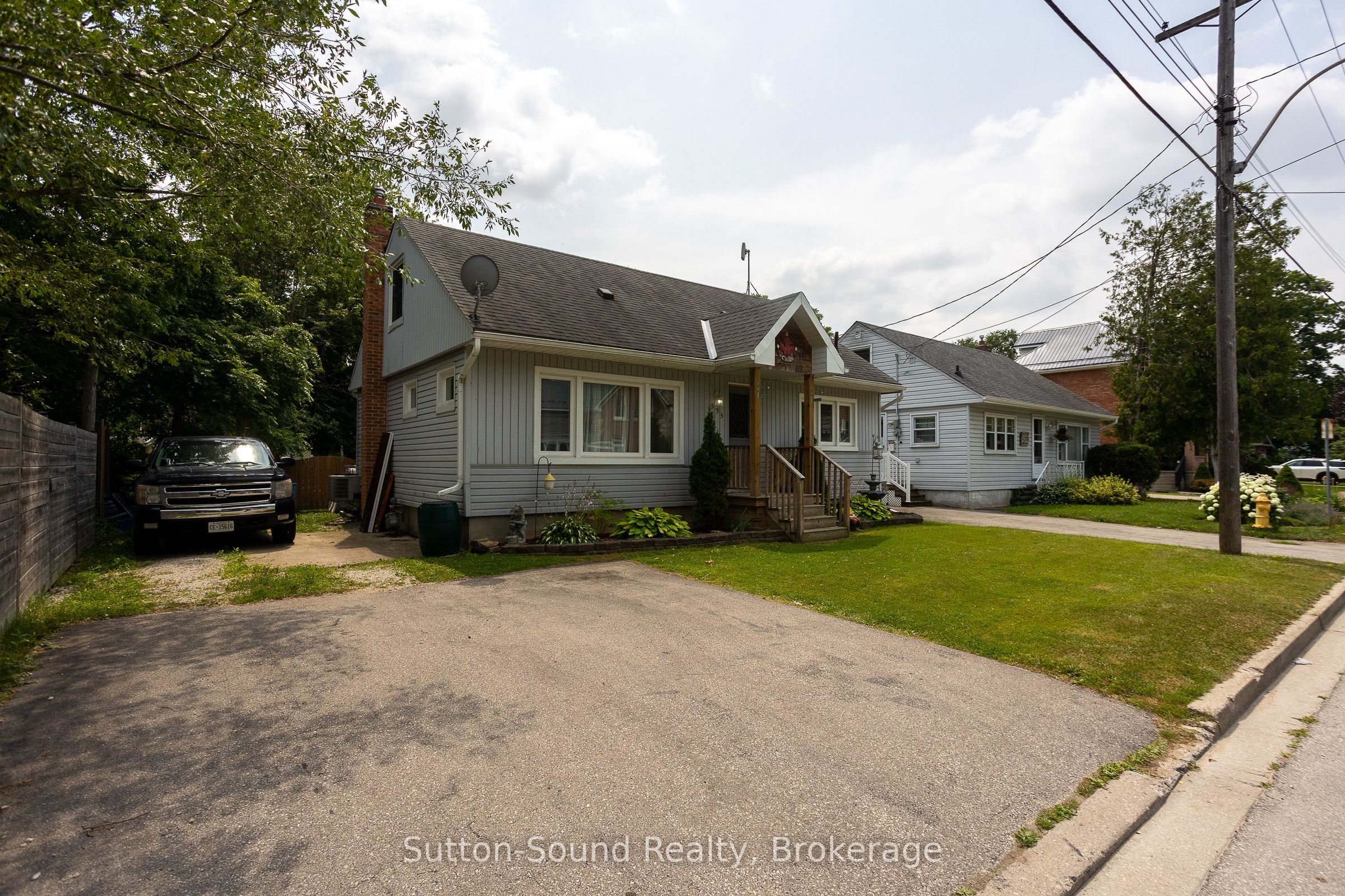 535 9th Street W, Owen Sound, ON N4K 3P3 photo 2