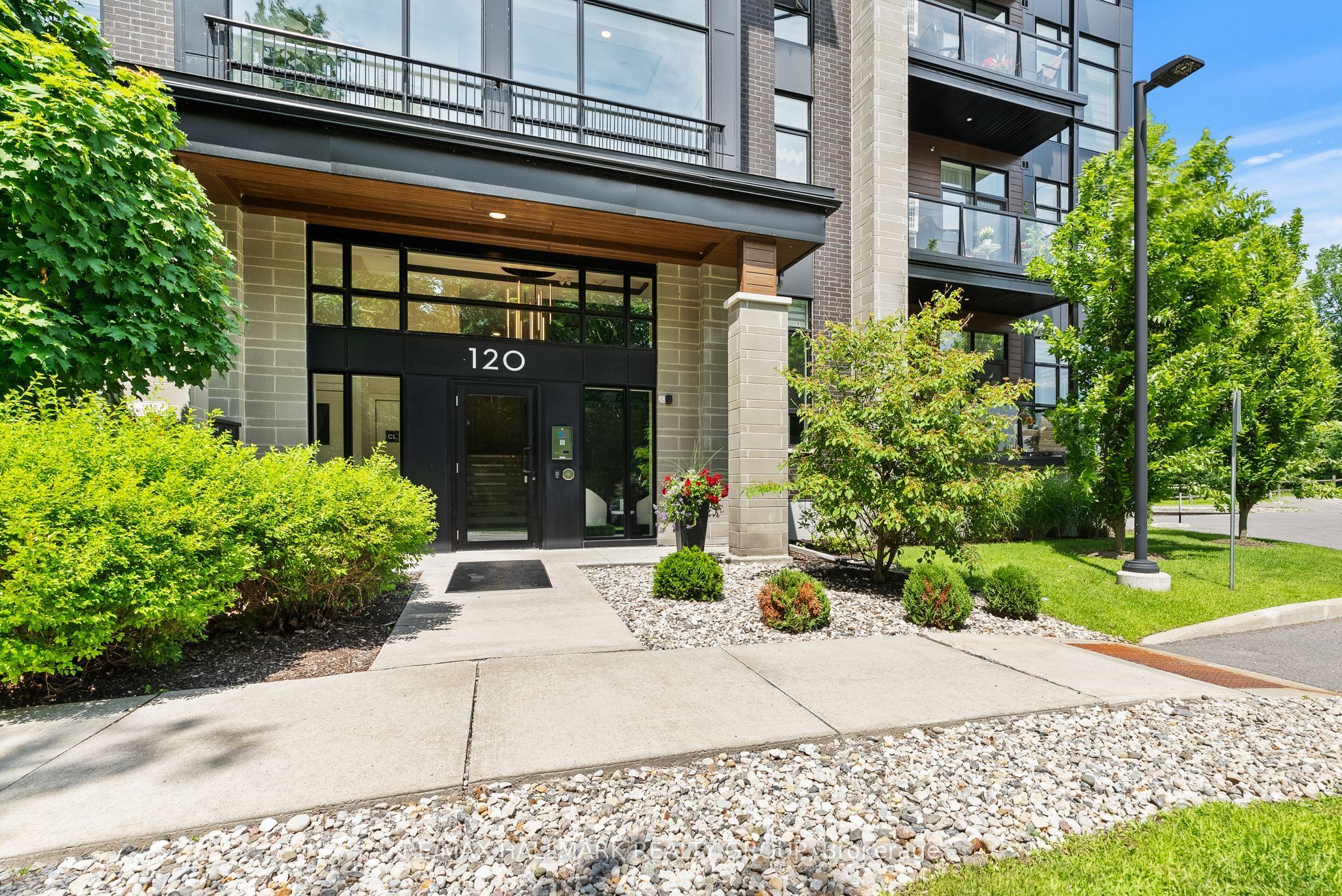 120 Cortile Private 101, Blossom Park - Airport and Area, ON K1V 2S8 photo 2