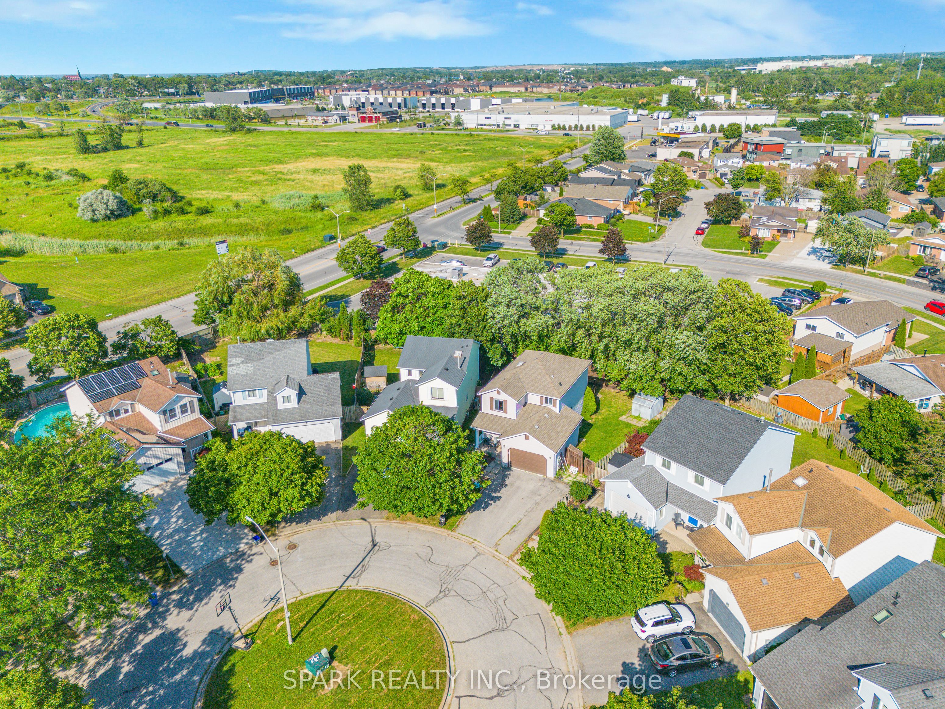 23 Rannie Court, Thorold, ON L2V 4X2 photo 2