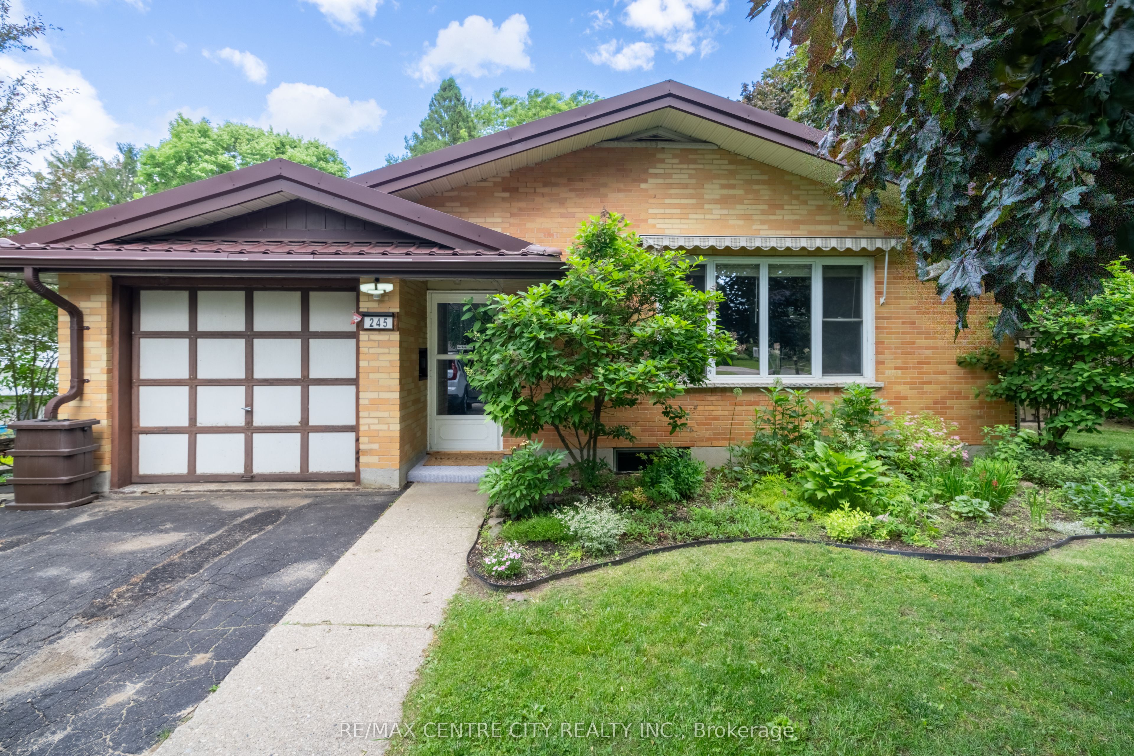 245 Dominion Street, Strathroy-Caradoc, ON N7G 3G9