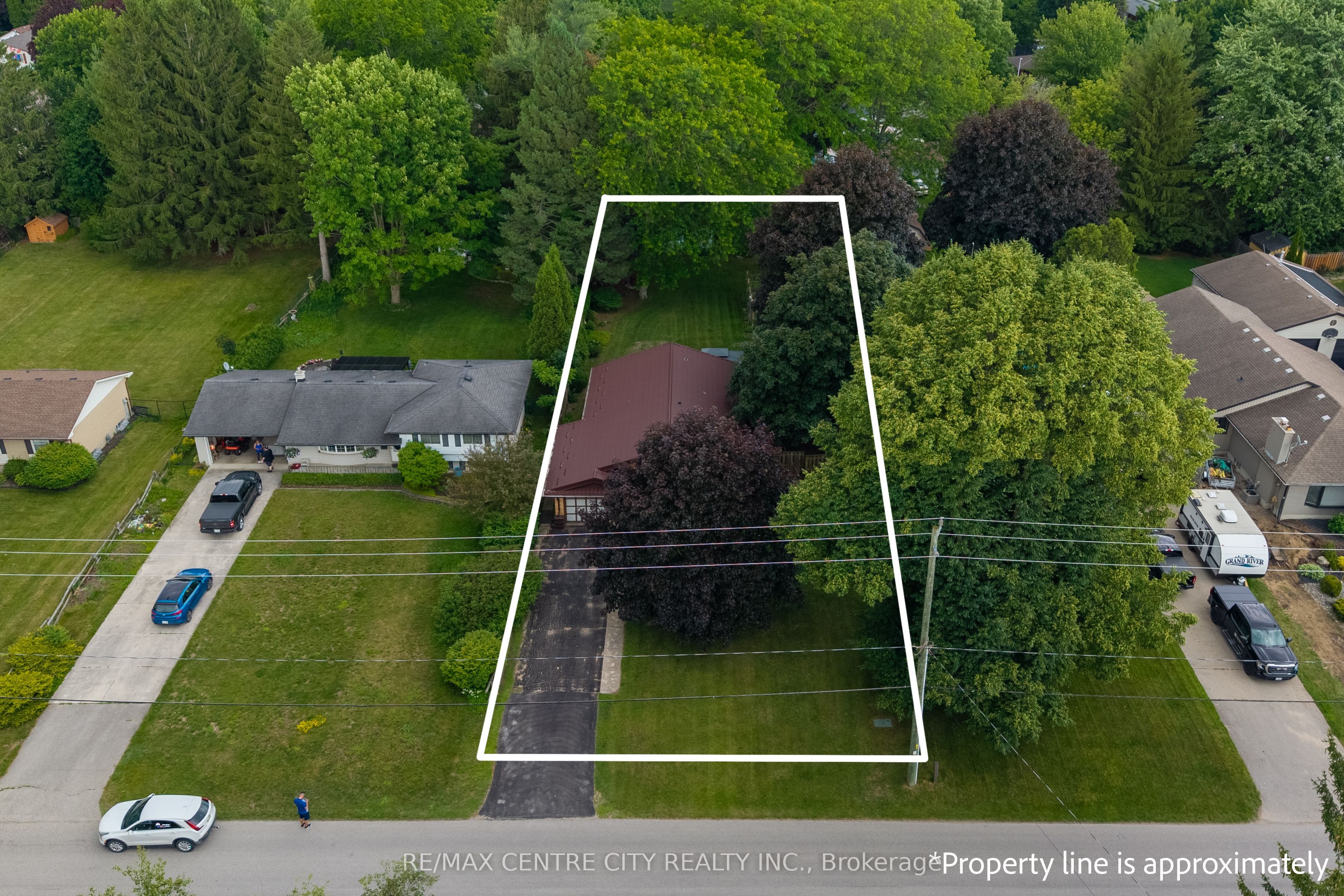 245 Dominion Street, Strathroy-Caradoc, ON N7G 3G9 photo 2
