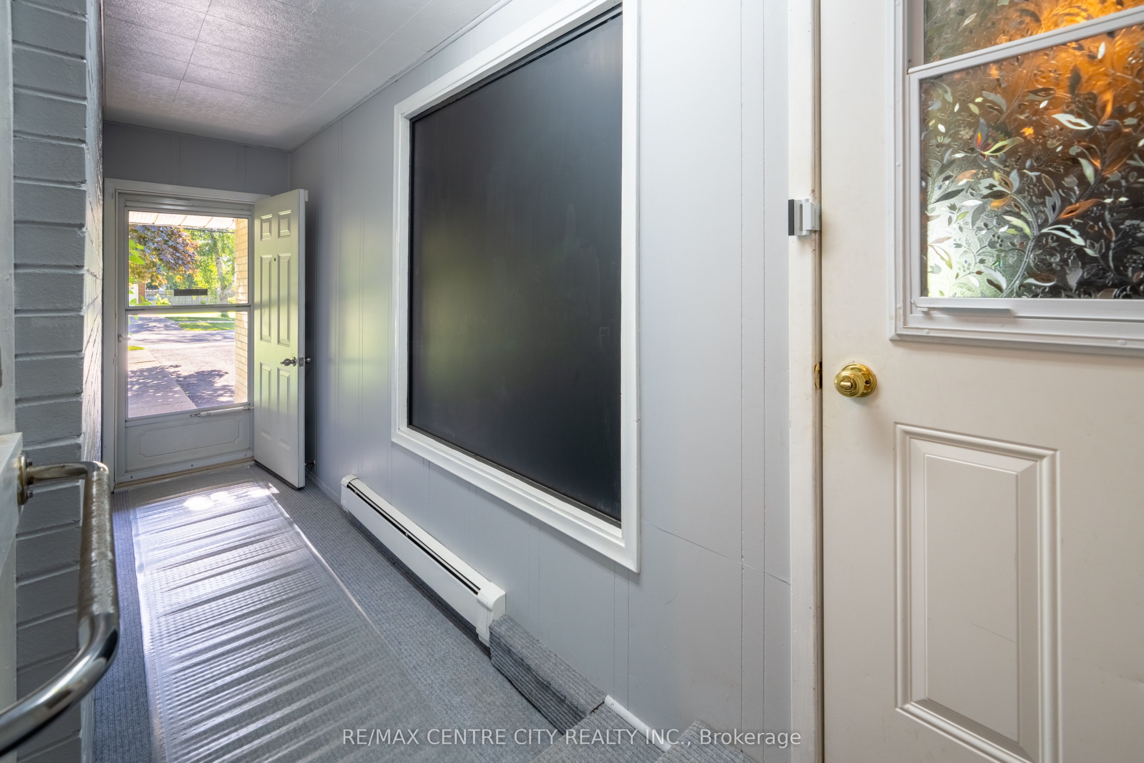 245 Dominion Street, Strathroy-Caradoc, ON N7G 3G9 photo 4