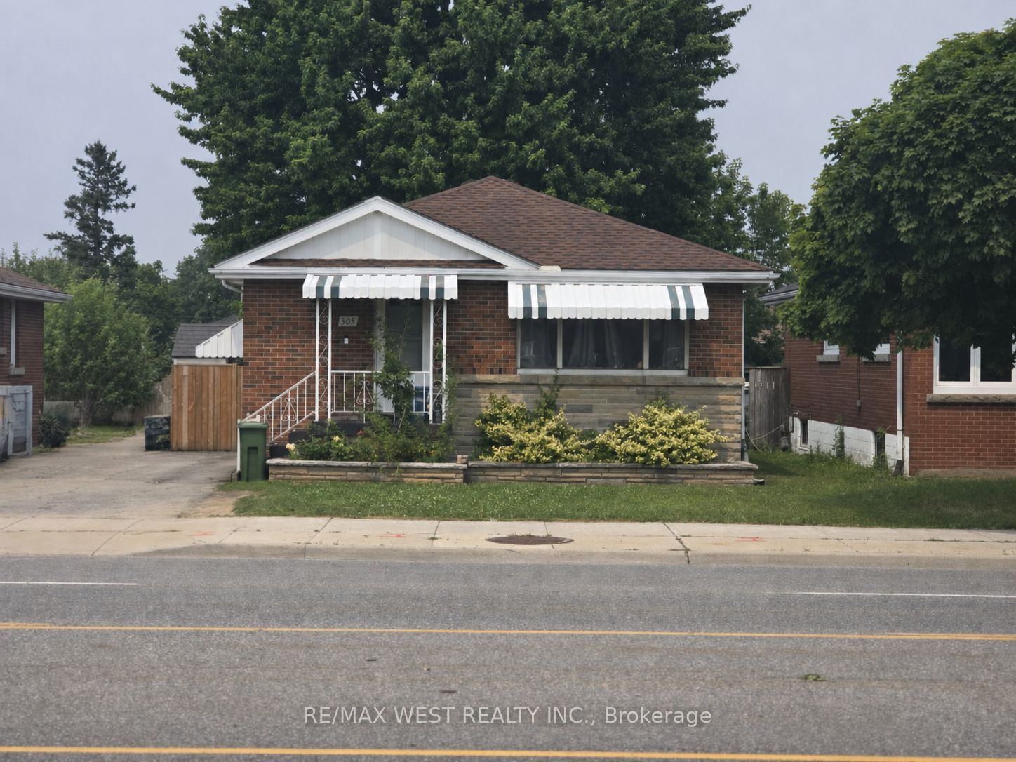 305 Mohawk Road E, Hamilton, ON L9A 2J5