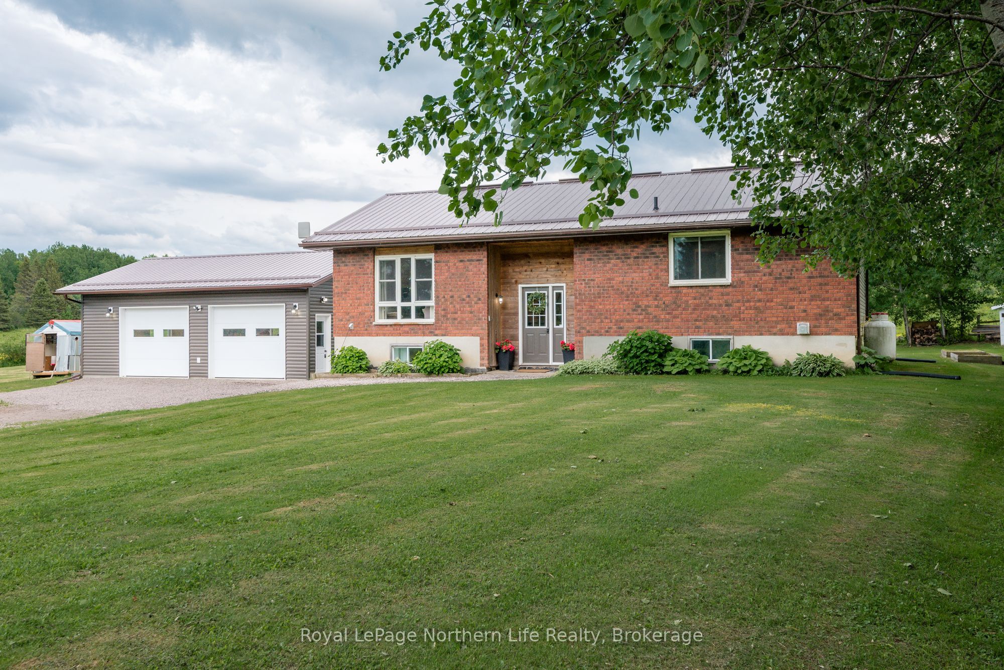 989 Pioneer Road, Chisholm, ON P0H 1Z0 photo 2