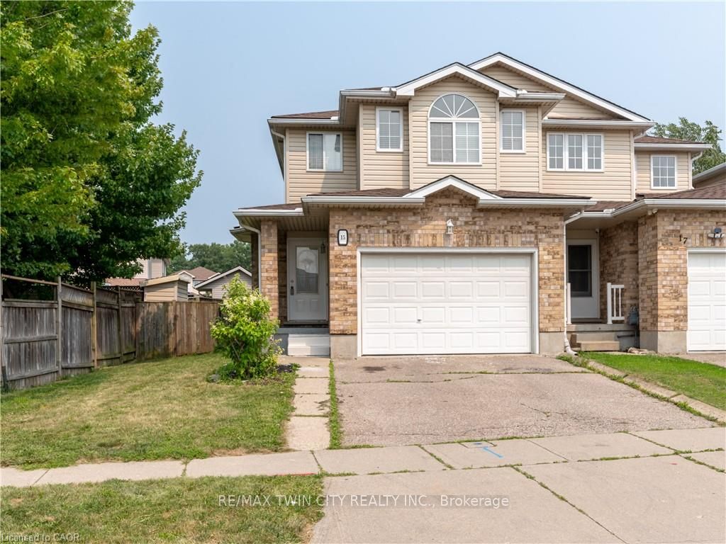 15 CHESTER Drive, Cambridge, ON N1T 2C4 photo 2