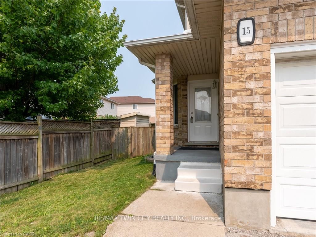15 CHESTER Drive, Cambridge, ON N1T 2C4 photo 3