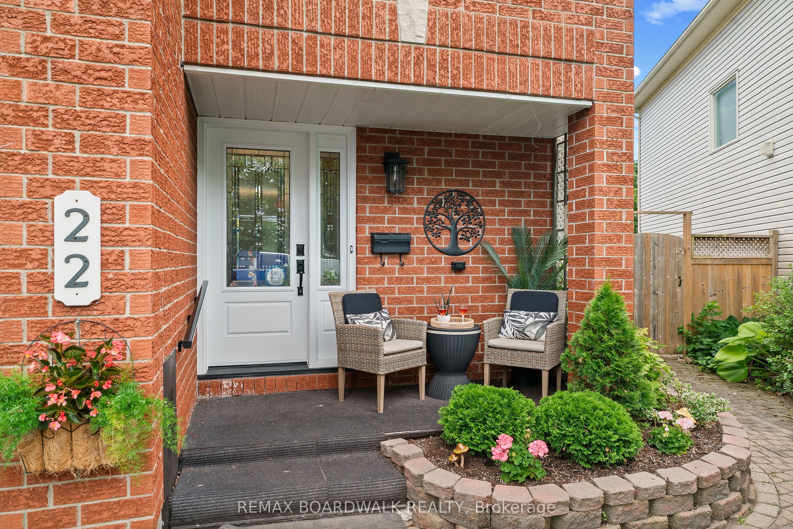 22 Eagleview Street, Kanata, ON K2M 2R3 photo 2