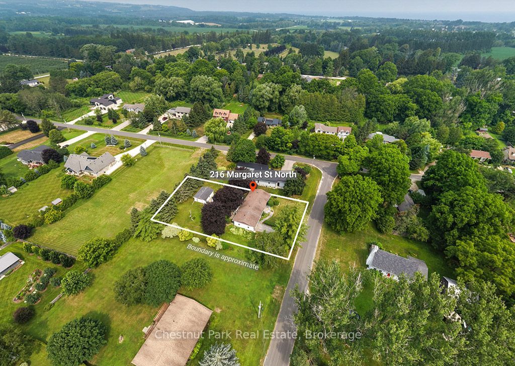 216 Margaret Street N, Blue Mountains, ON N0H 1J0 photo 2