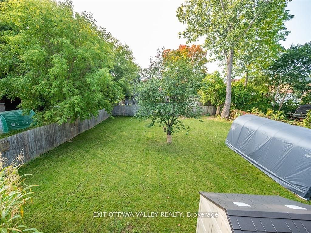 444 Isabella Street, Pembroke, ON K8A 5T7 photo 2