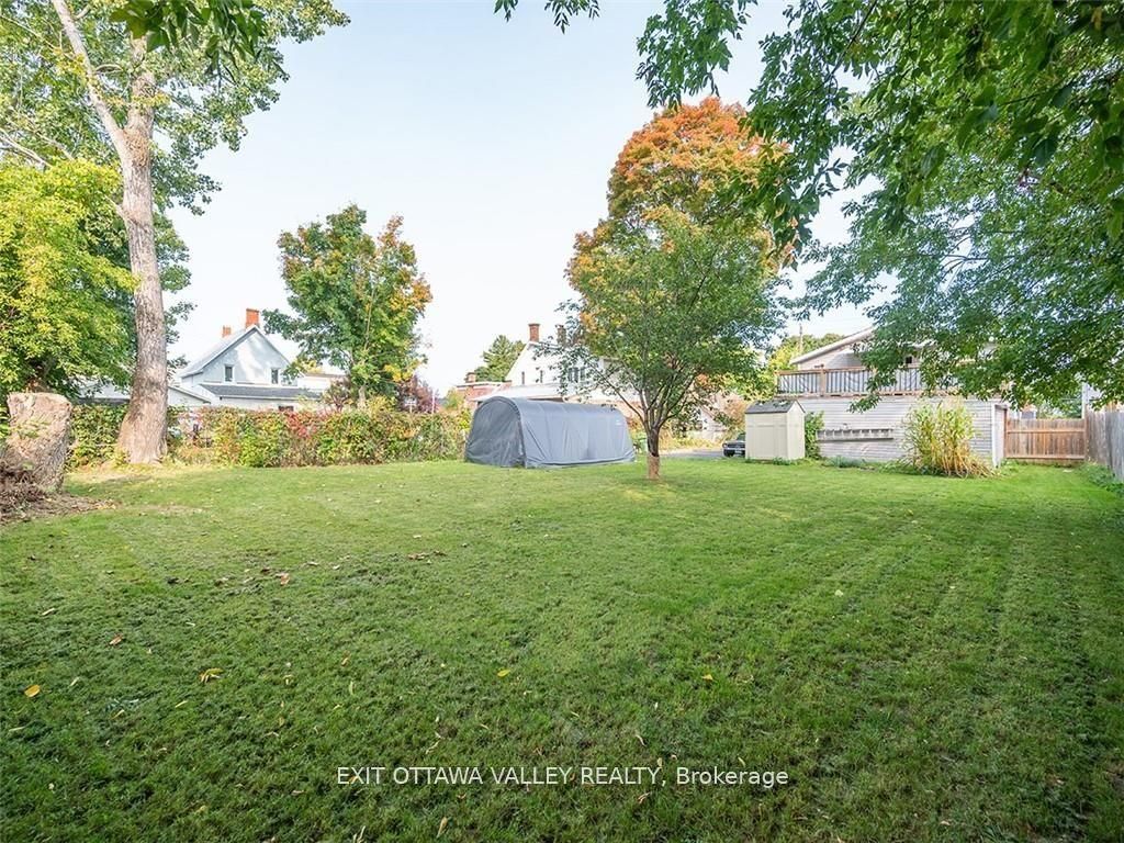 444 Isabella Street, Pembroke, ON K8A 5T7 photo 3
