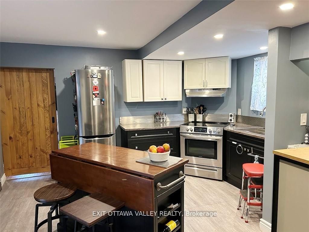 444 Isabella Street, Pembroke, ON K8A 5T7 photo 4
