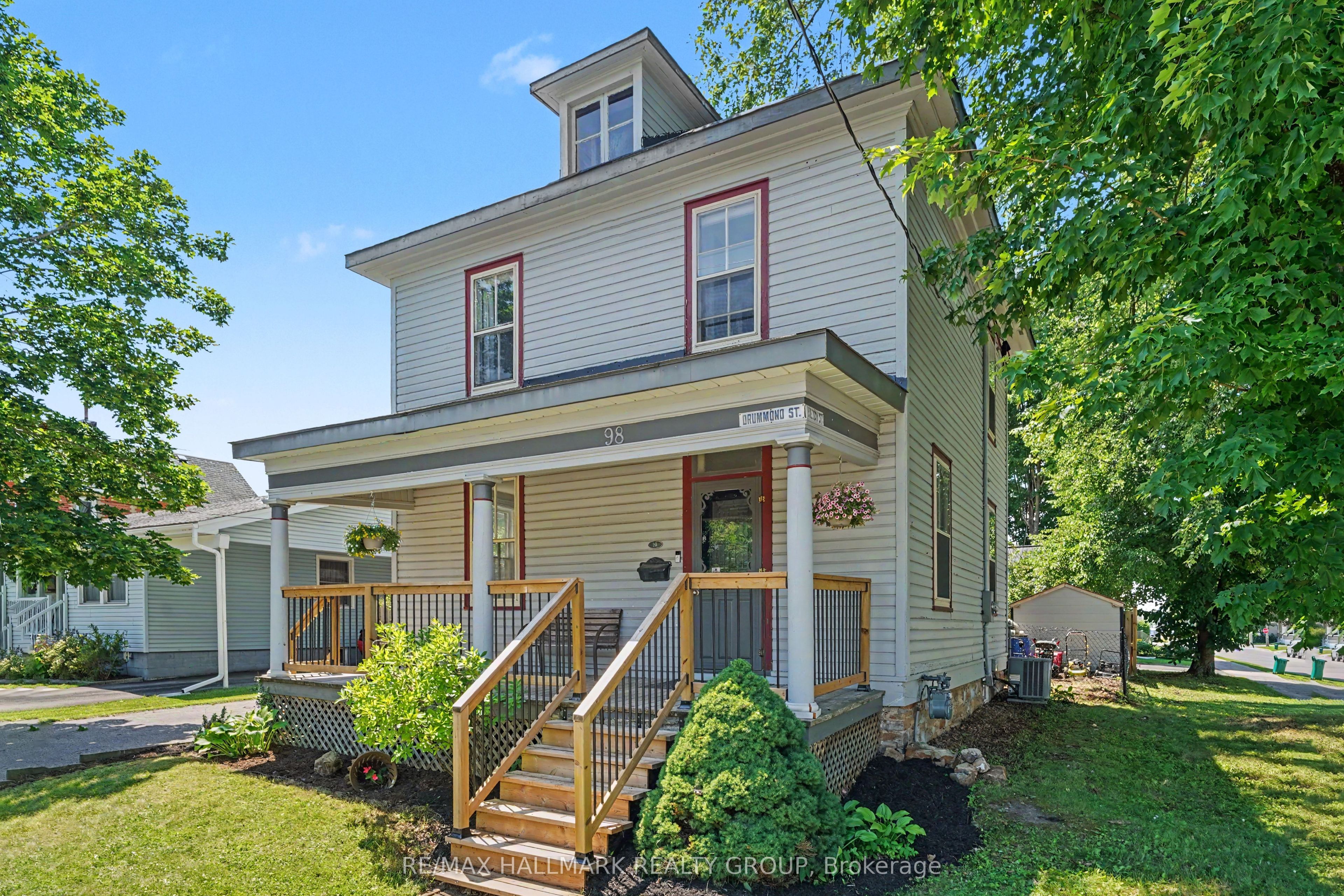 98 Drummond Street E, Perth, ON K7H 1H1 photo 2