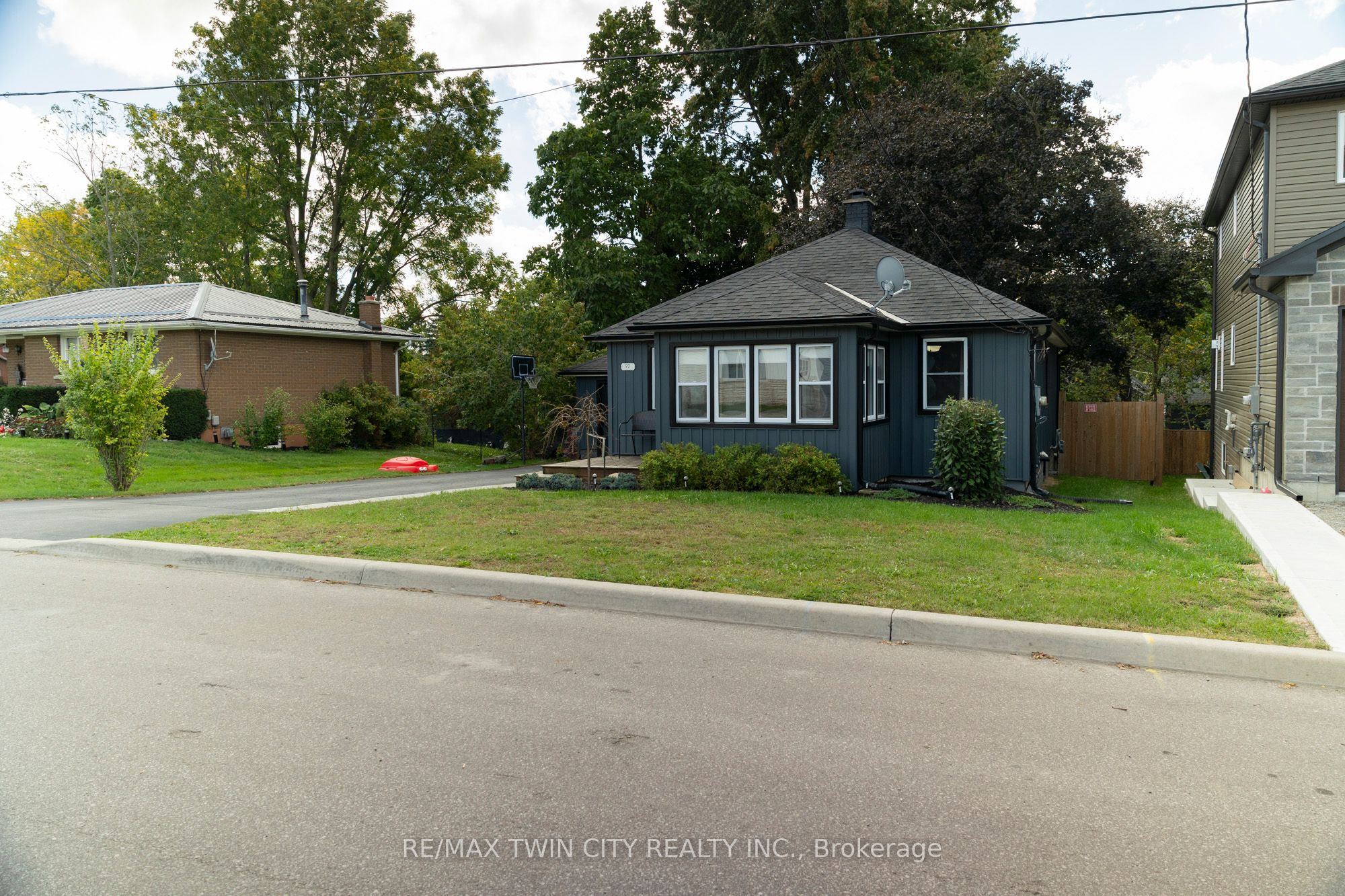 92 SOVEREIGN Street W, Norfolk, ON N0E 1Y0 photo 3