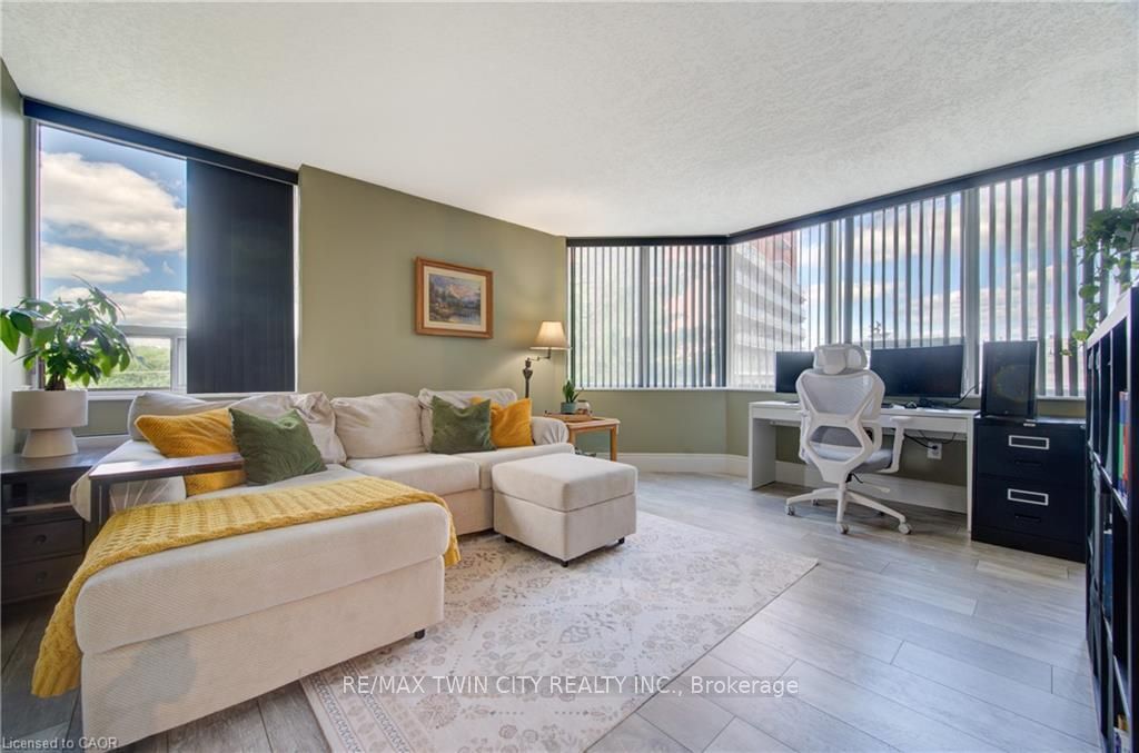 3227 KING Street E, Kitchener, ON N2A 3Z9 photo 3