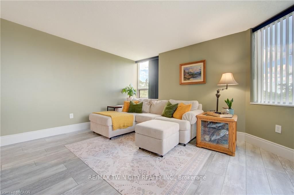 3227 KING Street E, Kitchener, ON N2A 3Z9 photo 4
