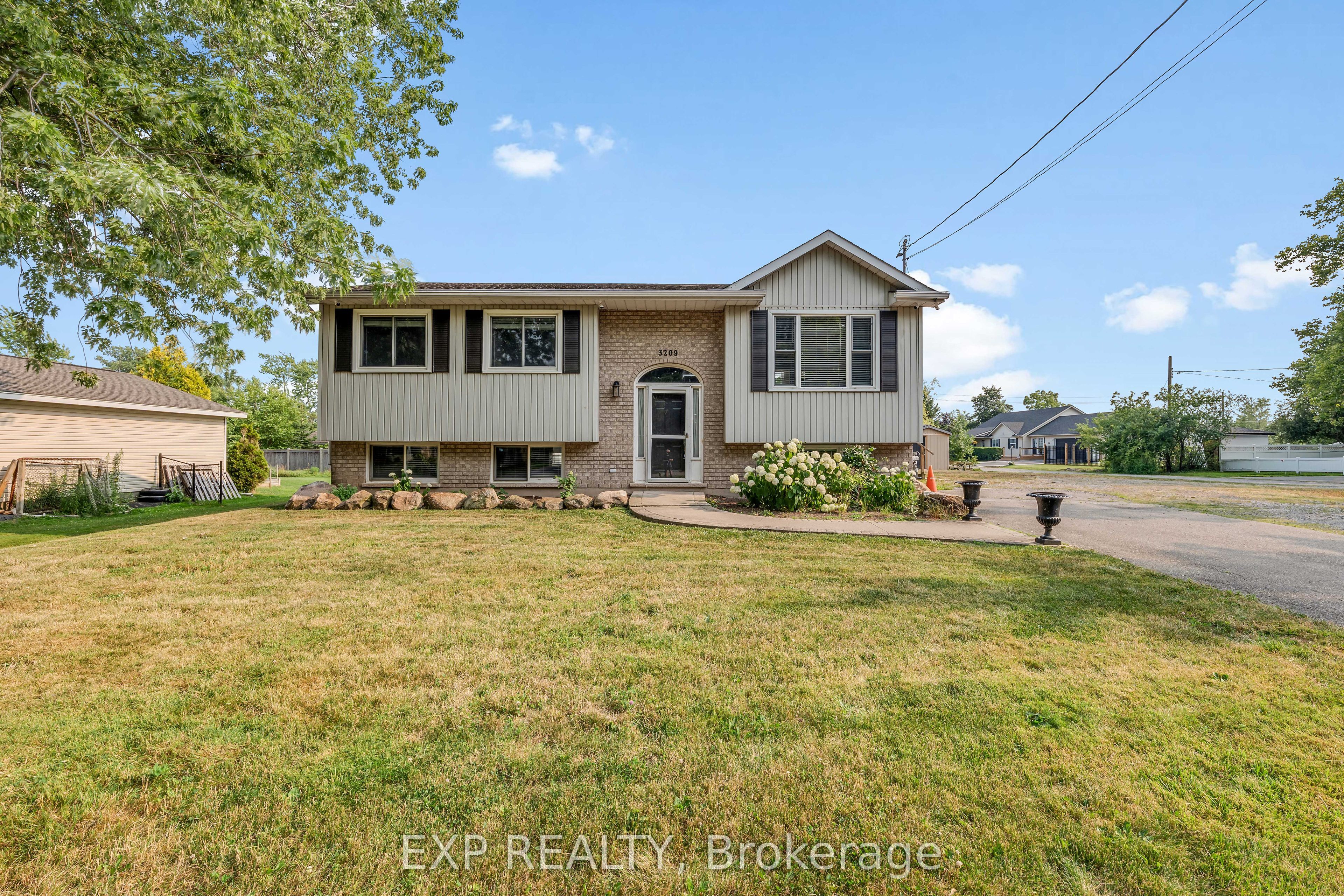 3209 YOUNG Avenue, Fort Erie, ON L0S 1N0 photo 2
