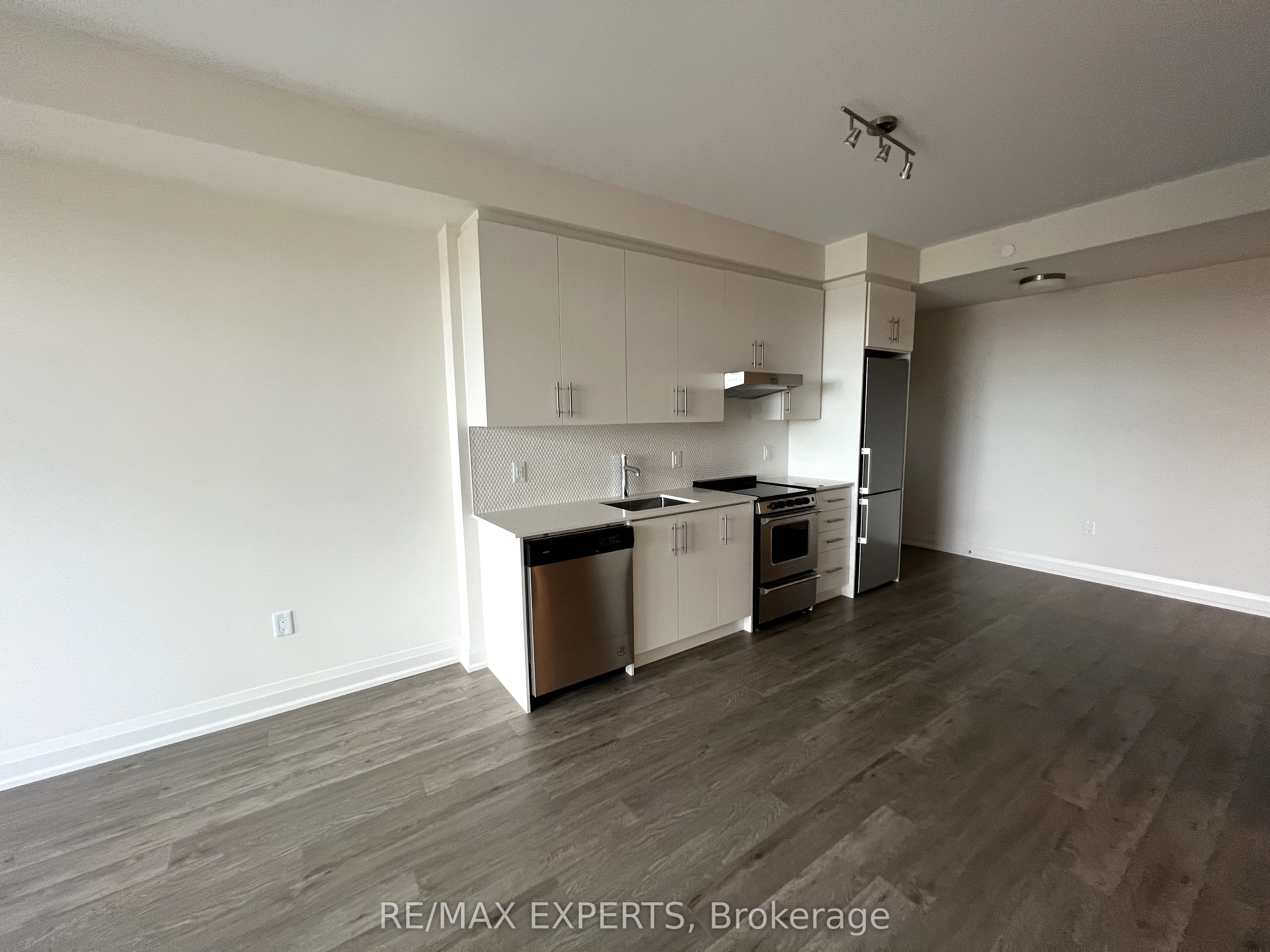 212 King William Street 602, Hamilton, ON L8R 0A7 photo 3