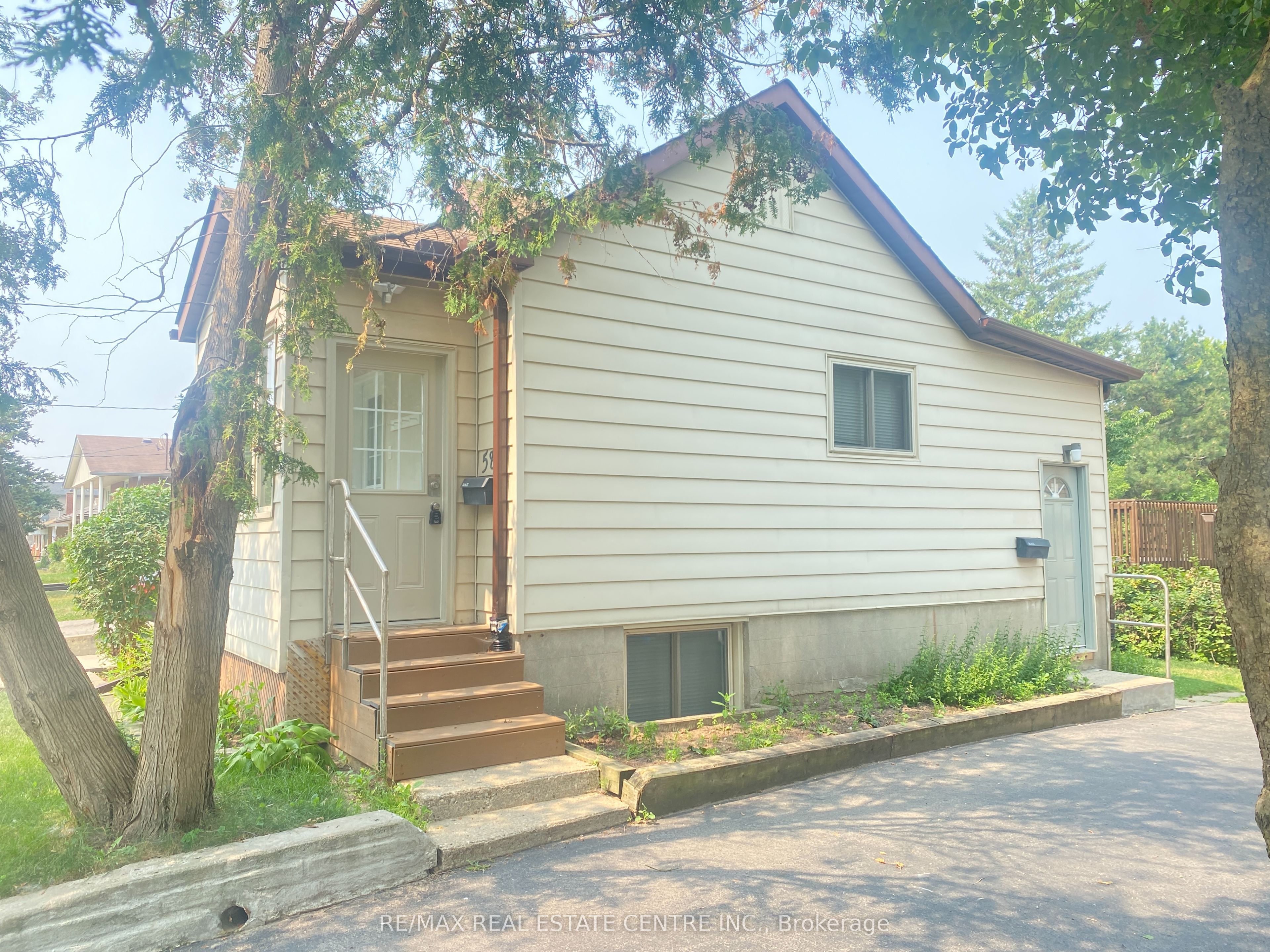 58A Fifth Avenue, Kitchener, ON N2C 1P4 photo 2