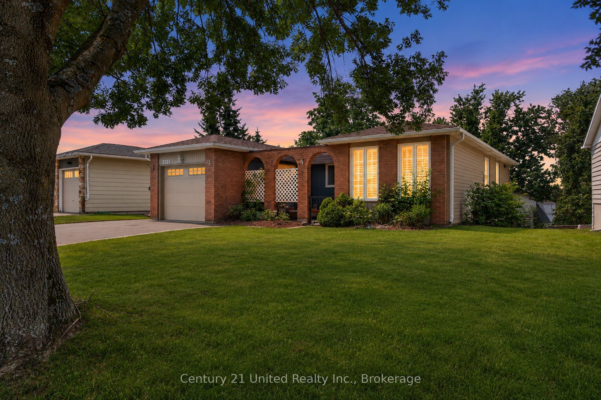 2121 Meadowview Road, Peterborough, ON K9L 1S5