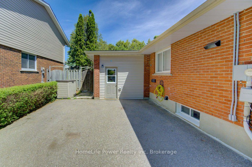 136 Dunsmere Drive, Kitchener, ON N2E 1V7 photo 4